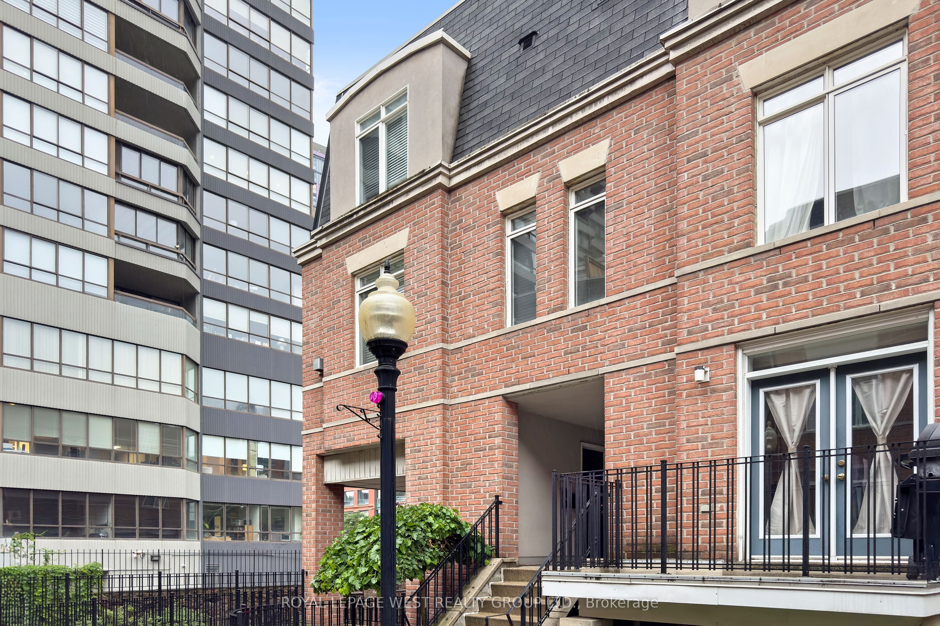 415 Jarvis Street 311, Toronto, ON M4Y 3C1 photo 2