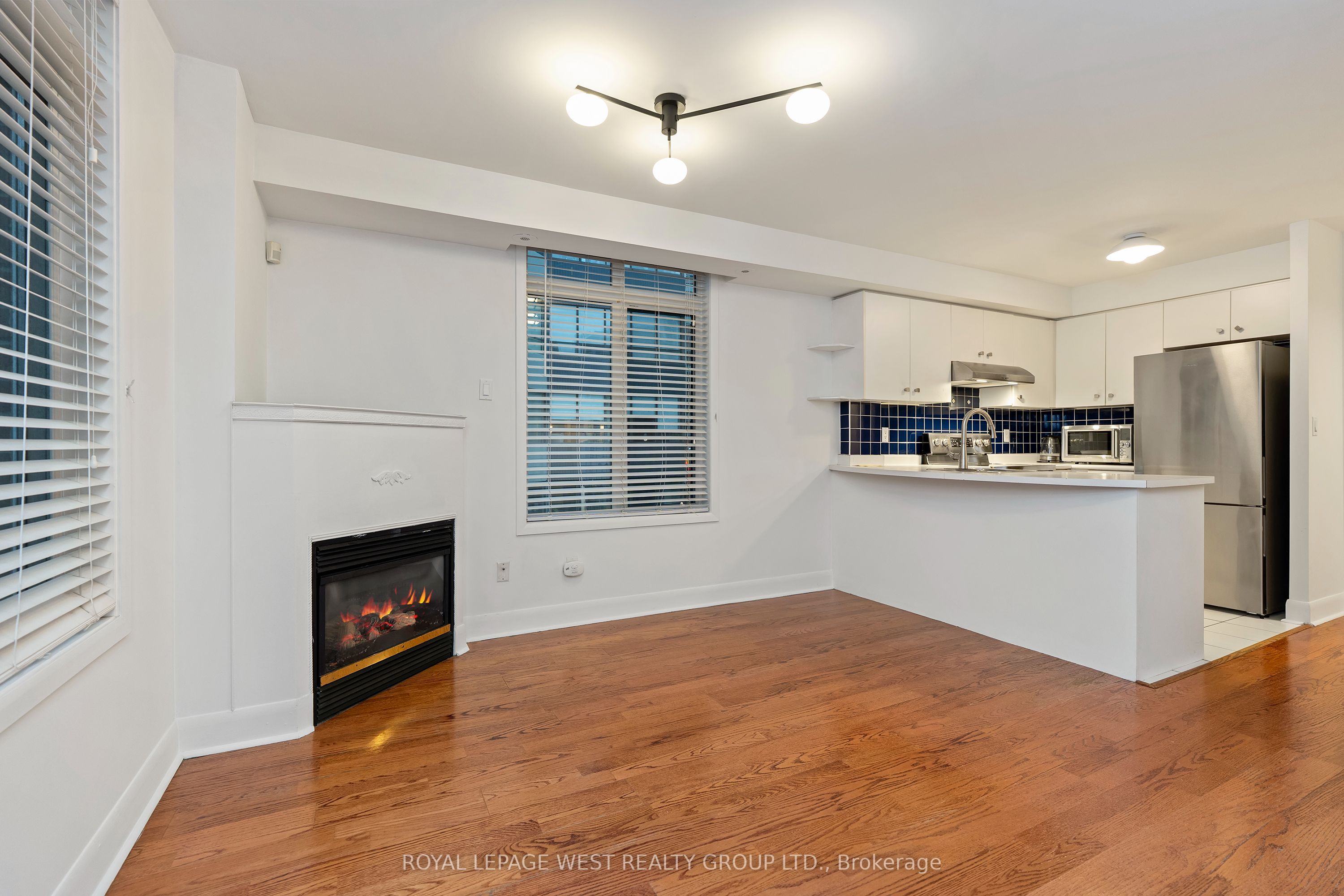 415 Jarvis Street 311, Toronto, ON M4Y 3C1 photo 3