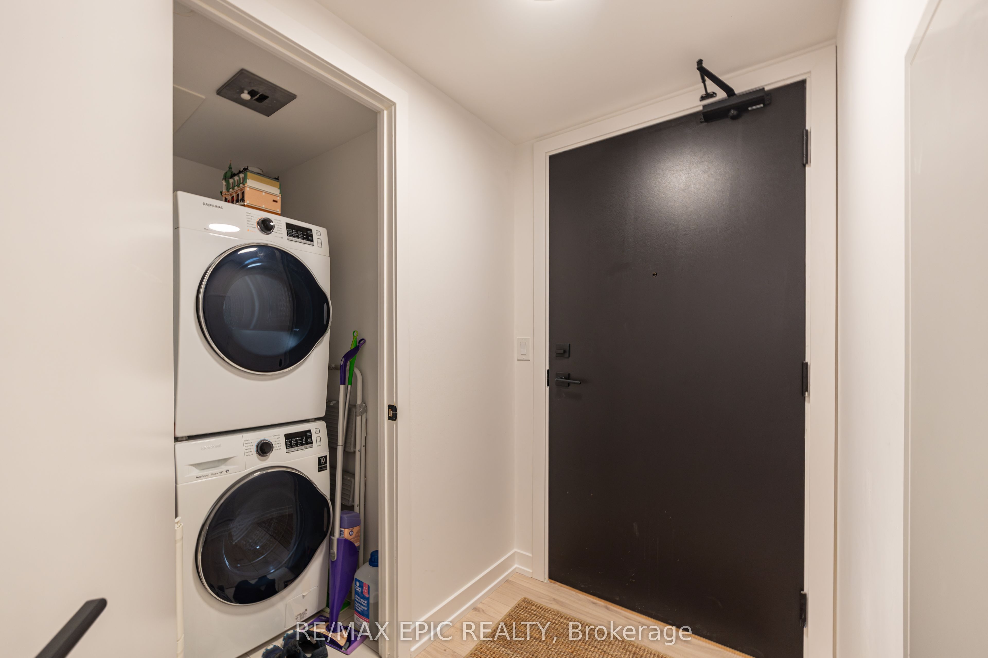 2 Augusta Avenue 302, Toronto, ON M5V 0T3 photo 5
