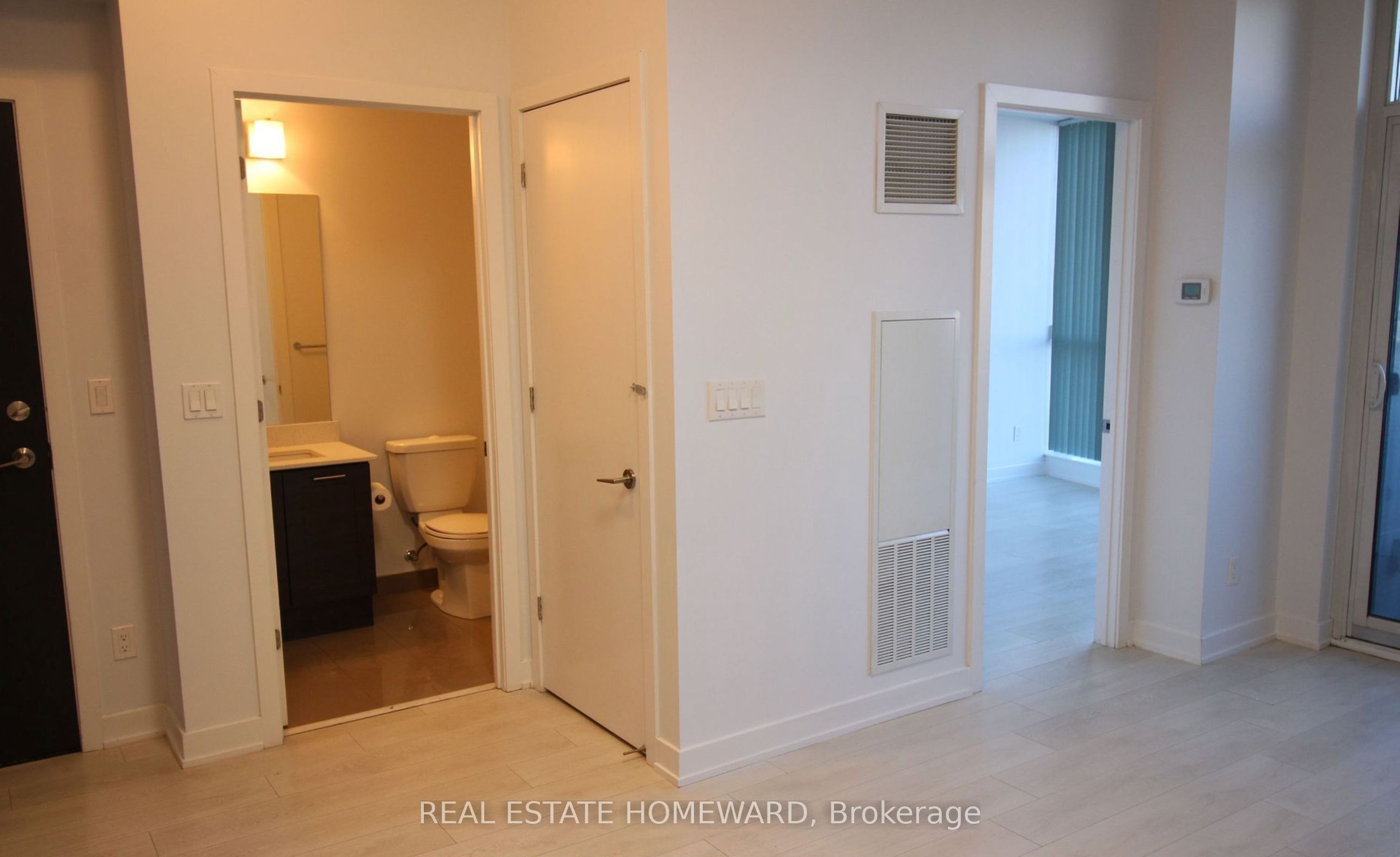 50 Bruyeres Mews 732, Toronto, ON M5V 0A7 photo 2