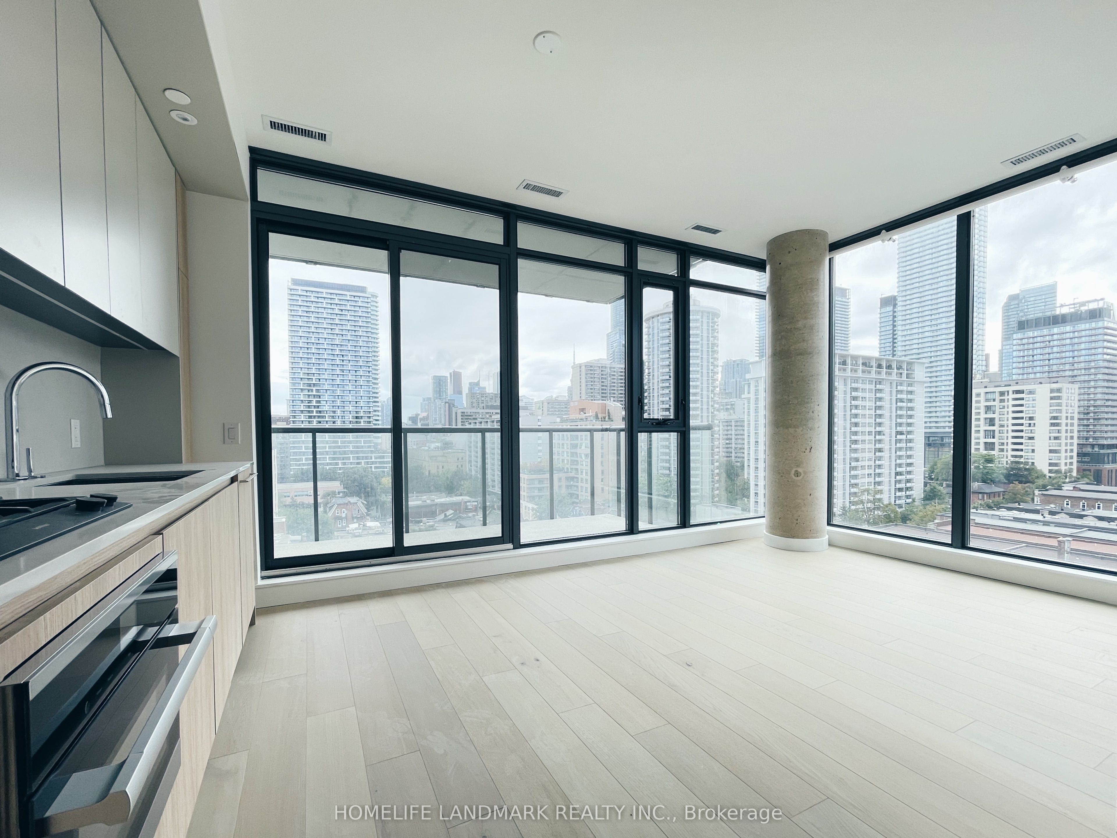 81 Wellesley Street E 903, Toronto, ON M4Y 1H8