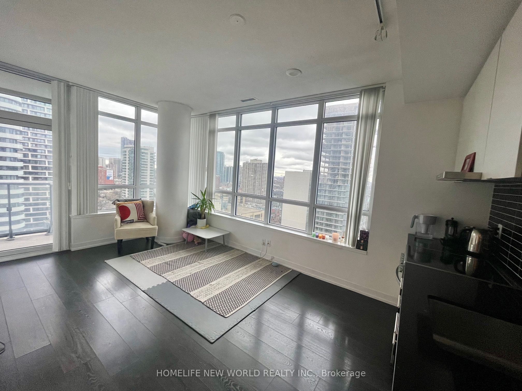 365 Church Street 2305, Toronto, ON M5B 1H6 photo 3