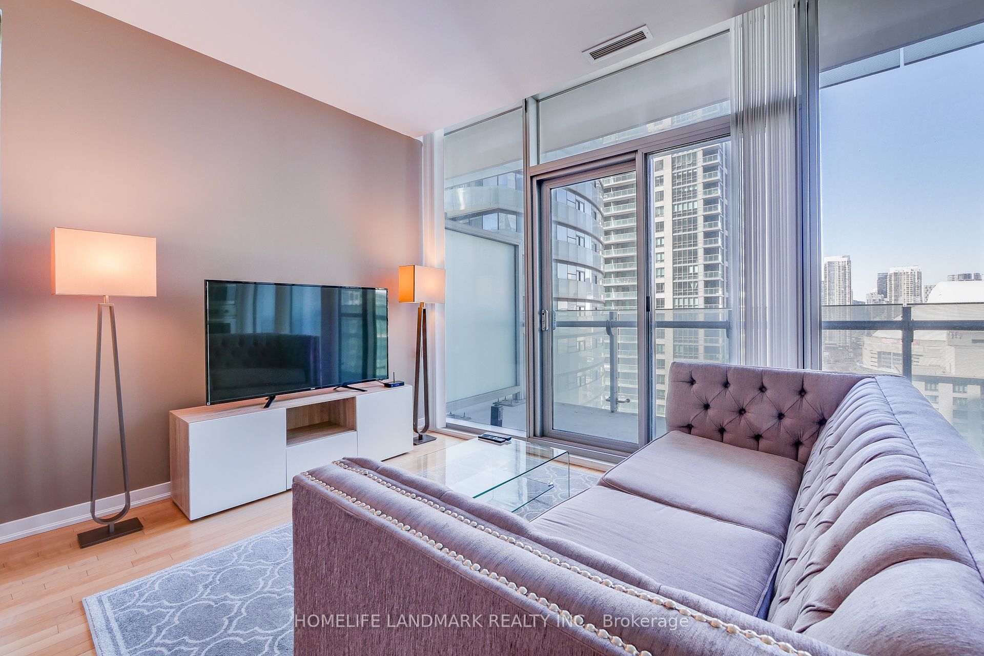 14 York Street 1807, Toronto, ON M5J 0A6 photo 3