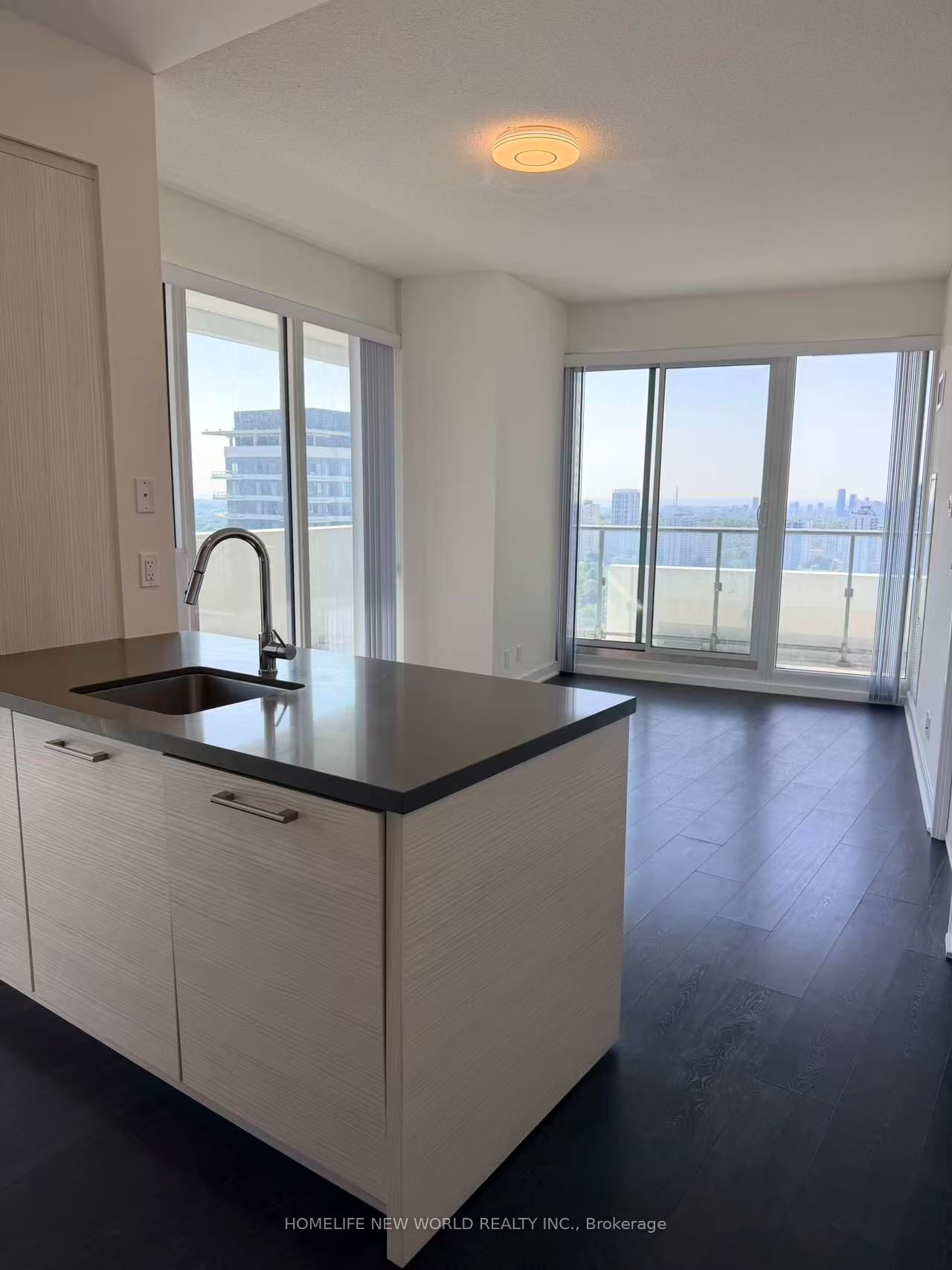 2221 Yonge Street 2403, Toronto, ON M4S 0B8 photo 3