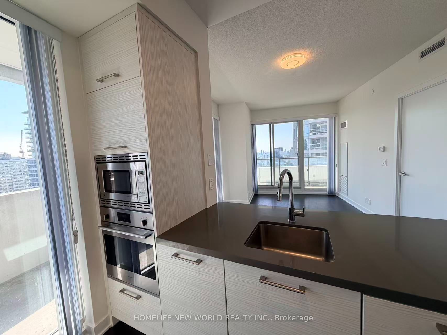2221 Yonge Street 2403, Toronto, ON M4S 0B8 photo 4