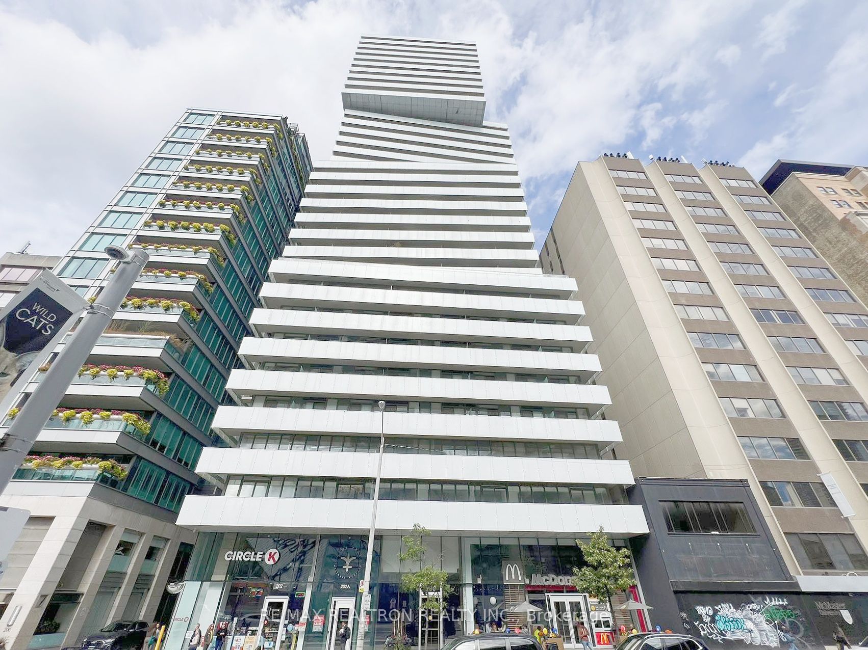 200 Bloor Street W 2801, Toronto, ON M5S 1T8