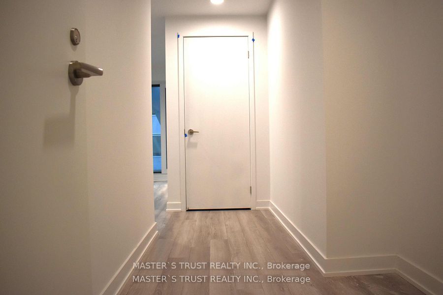 230 Simcoe Street 1813, Toronto, ON M5T 1T4 photo 5