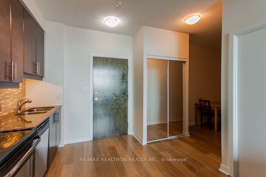 33 Bay Street 4605, Toronto, ON M5J 2Z3 photo 4