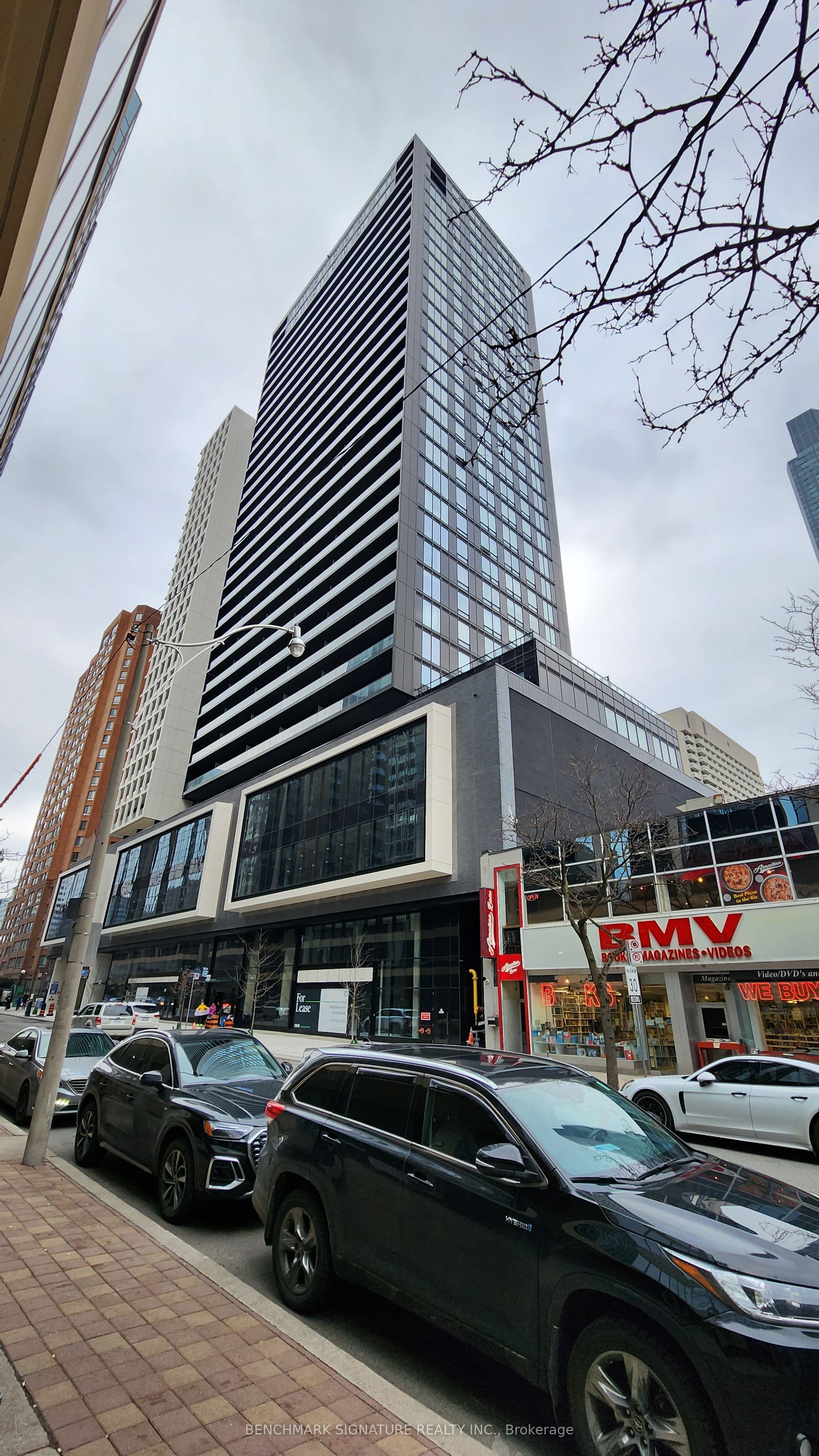 20 Edward Street 2512, Toronto, ON M5G 1C9