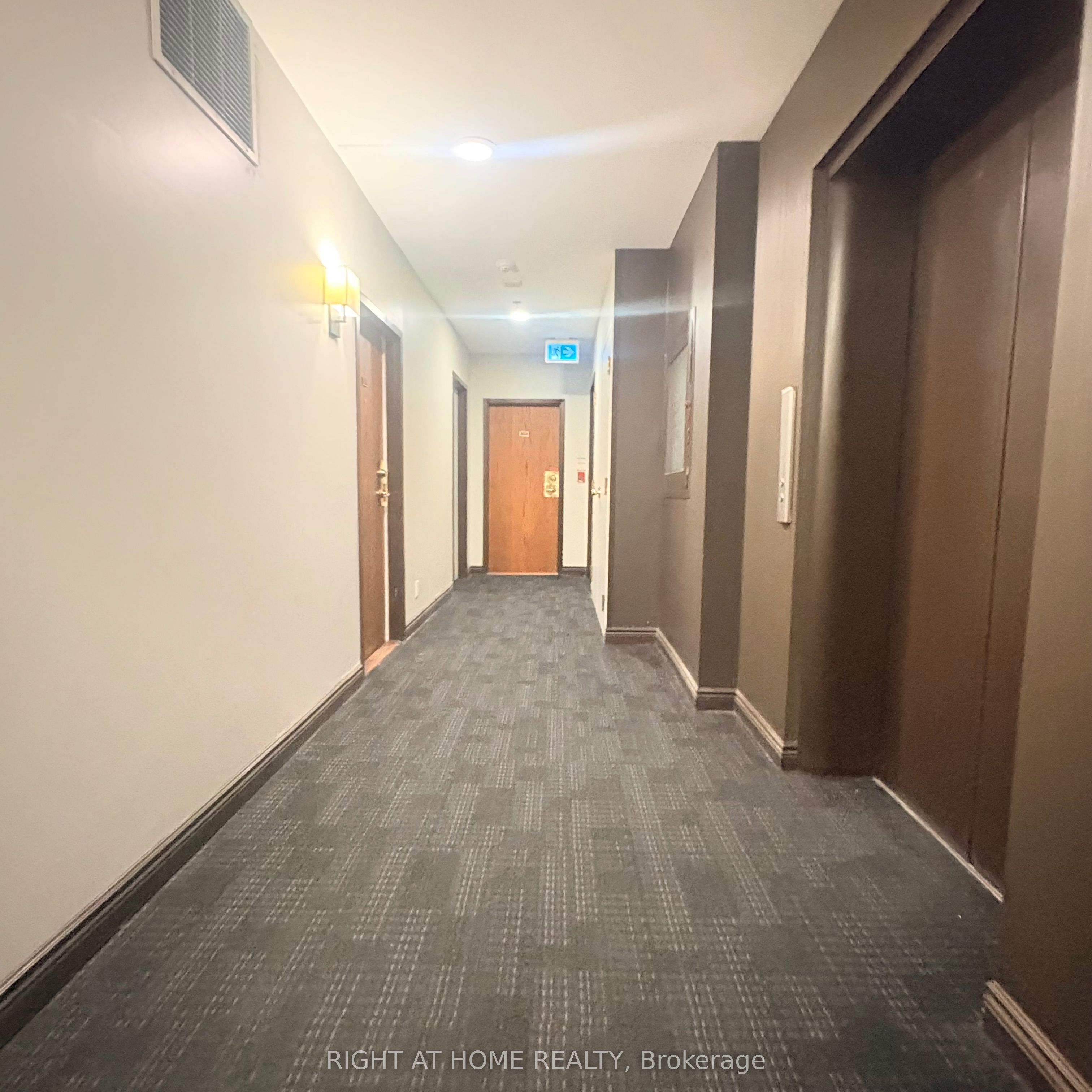 135 Maitland Street S 204, Toronto, ON M4Y 1E5 photo 3