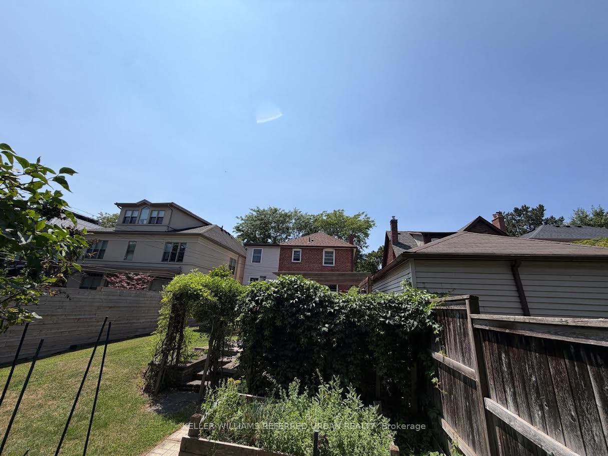 327 Bessborough Drive, Toronto, ON M4G 3K9 photo 4