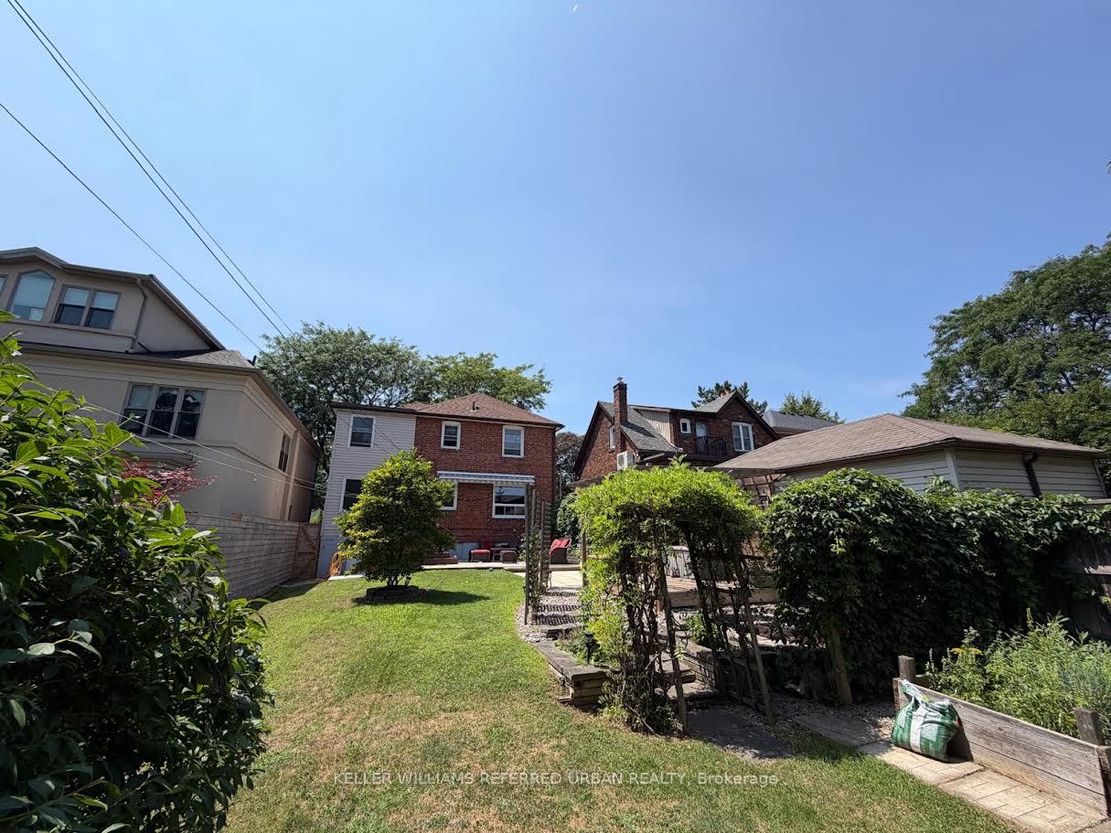 327 Bessborough Drive, Toronto, ON M4G 3K9 photo 5