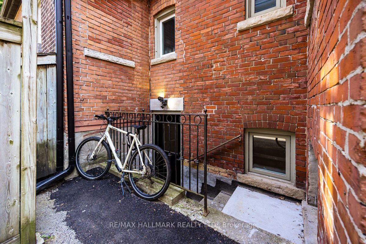 321 Palmerston Boulevard Lower-A, Toronto, ON M6G 2N5 photo 4