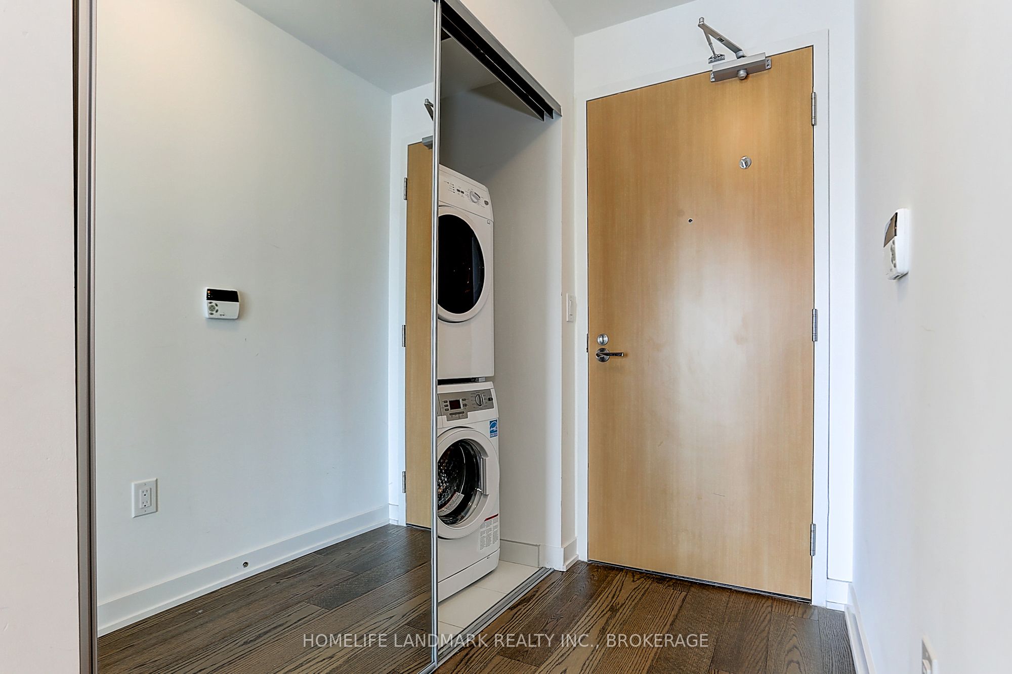 11 Wellesley Street 2911, Toronto, ON M4Y 1E8 photo 4