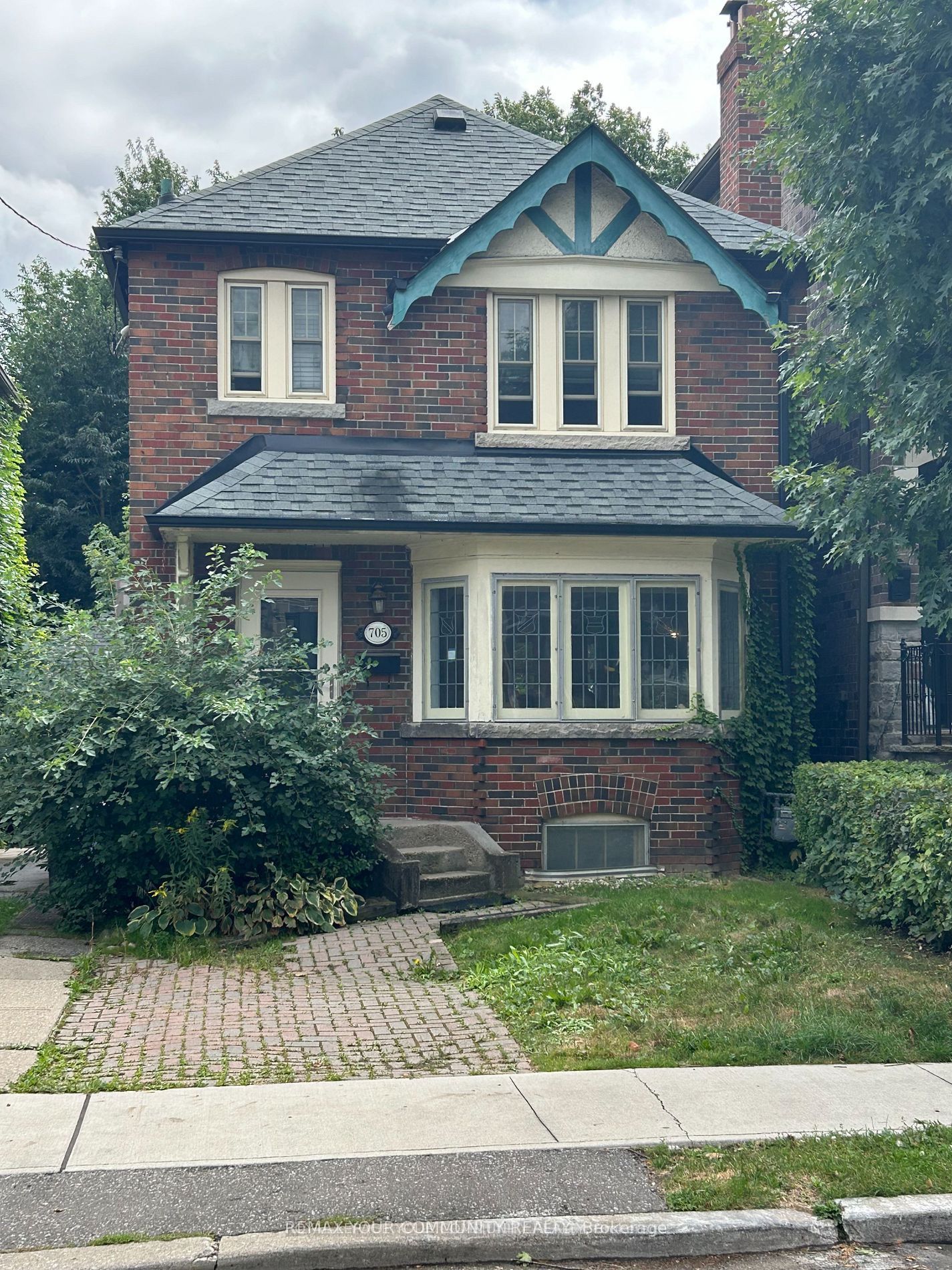 705 Hillsdale Avenue E, Toronto, ON M4S 1V4