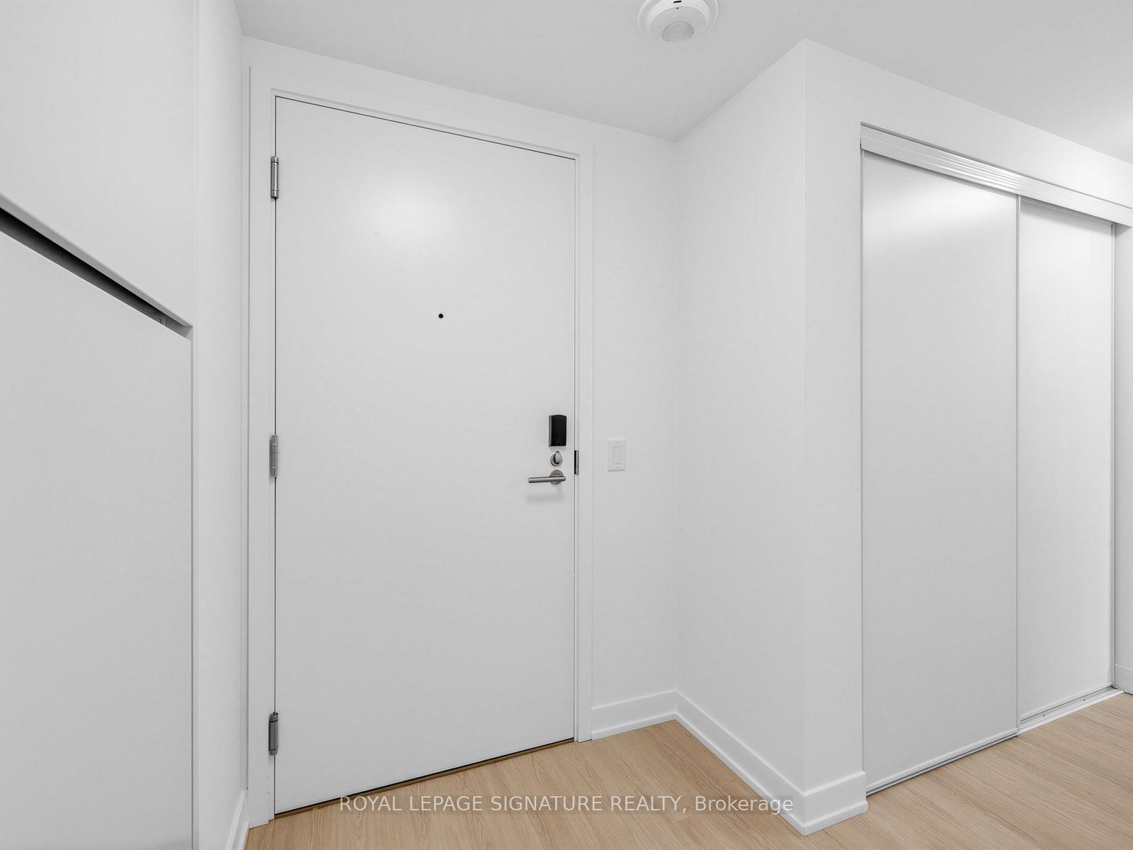 15 David Salomon Drive 1311, Toronto, ON M3C 1E7 photo 3