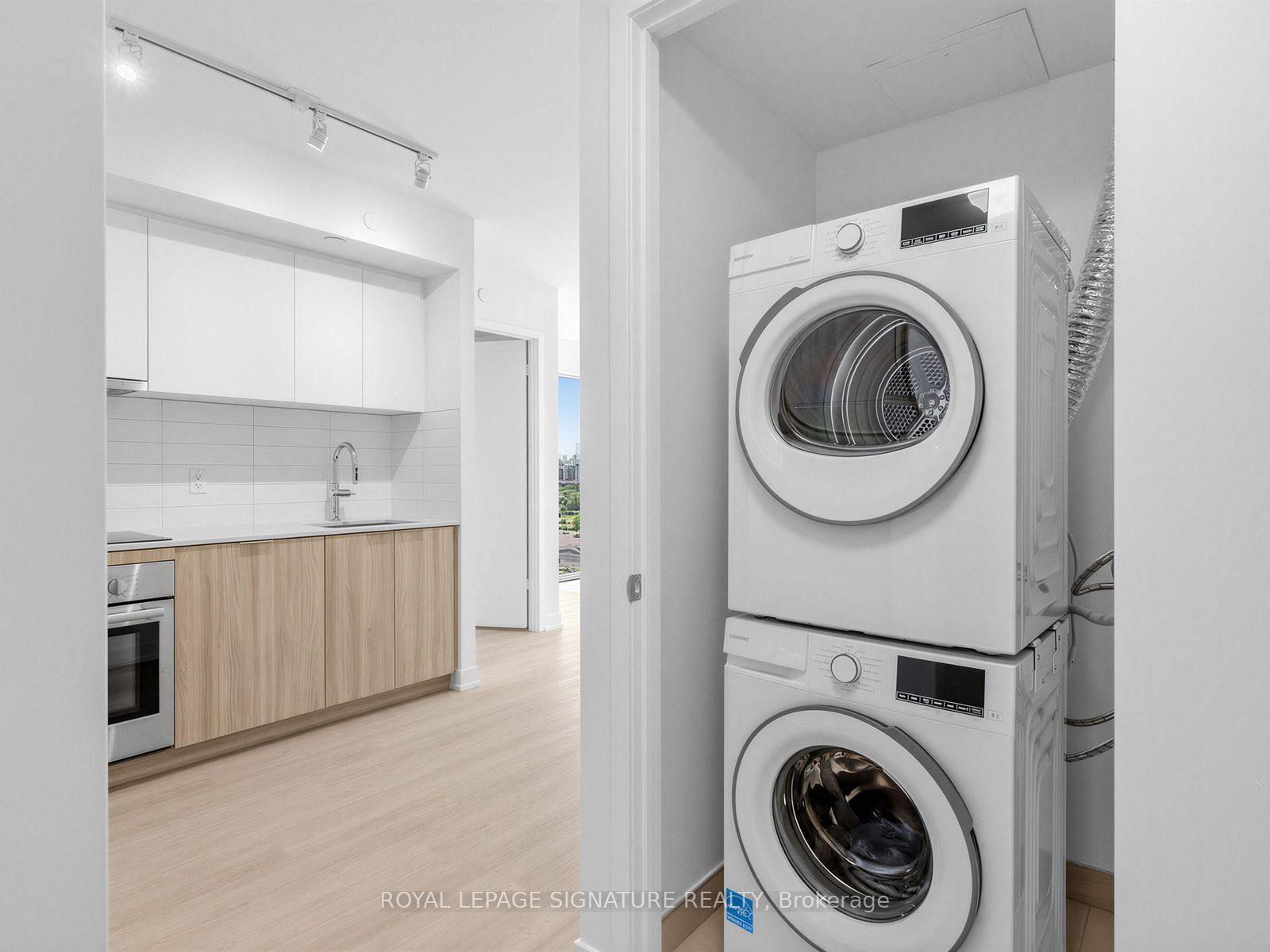 15 David Salomon Drive 1311, Toronto, ON M3C 1E7 photo 5