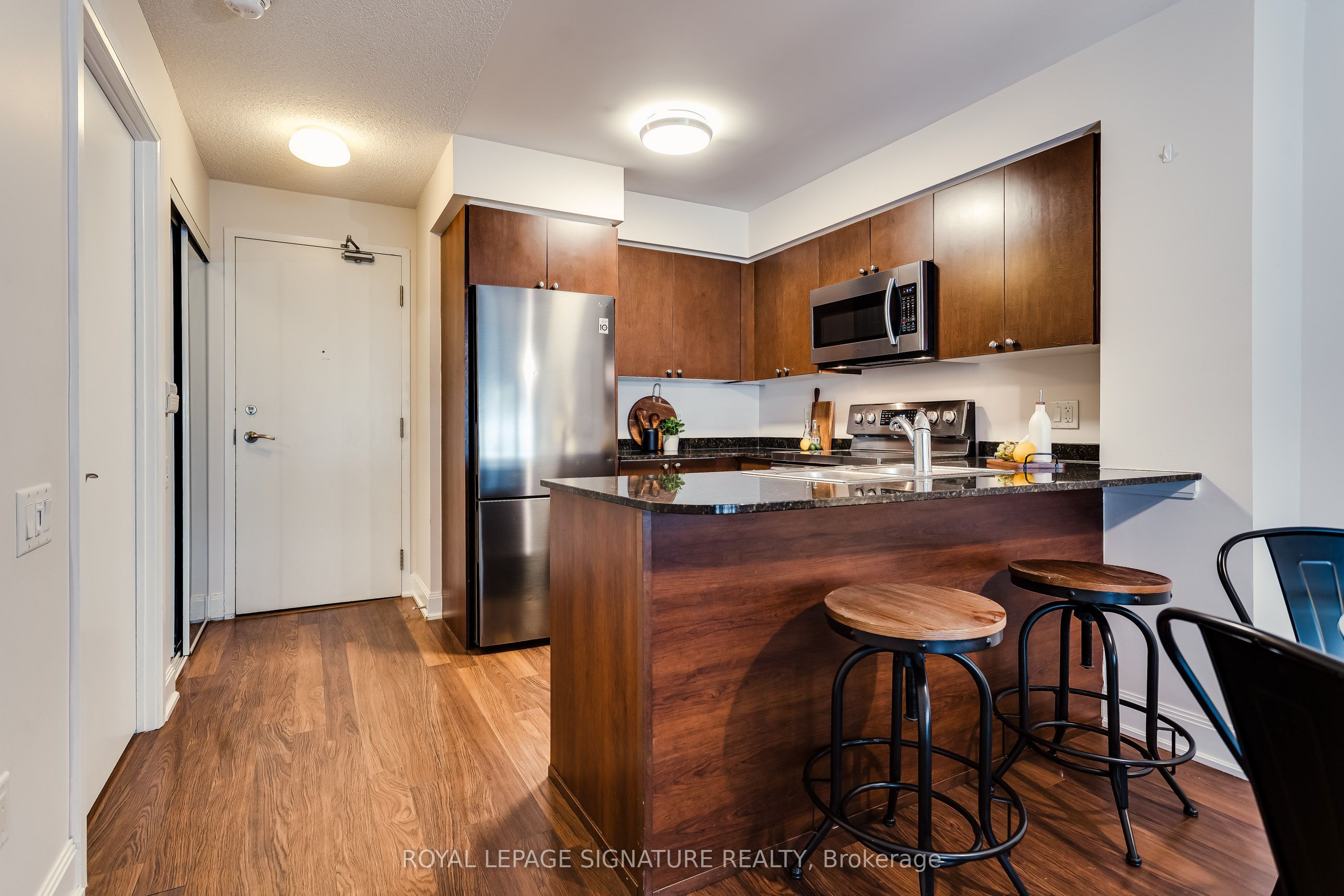 2191 Yonge Street 910, Toronto, ON M4S 3H8 photo 4