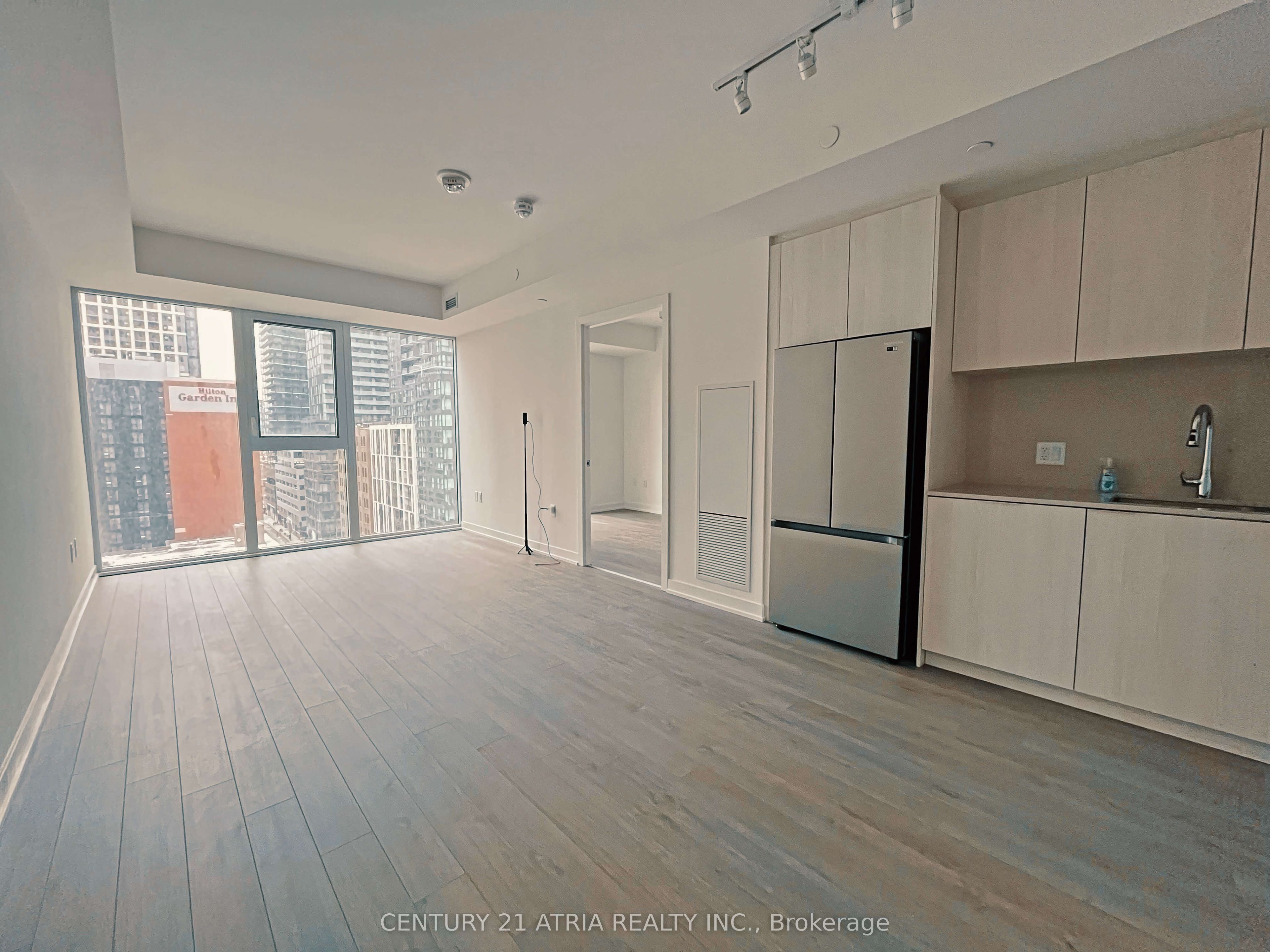 357 King Street W 1002, Toronto, ON M5V 0S7