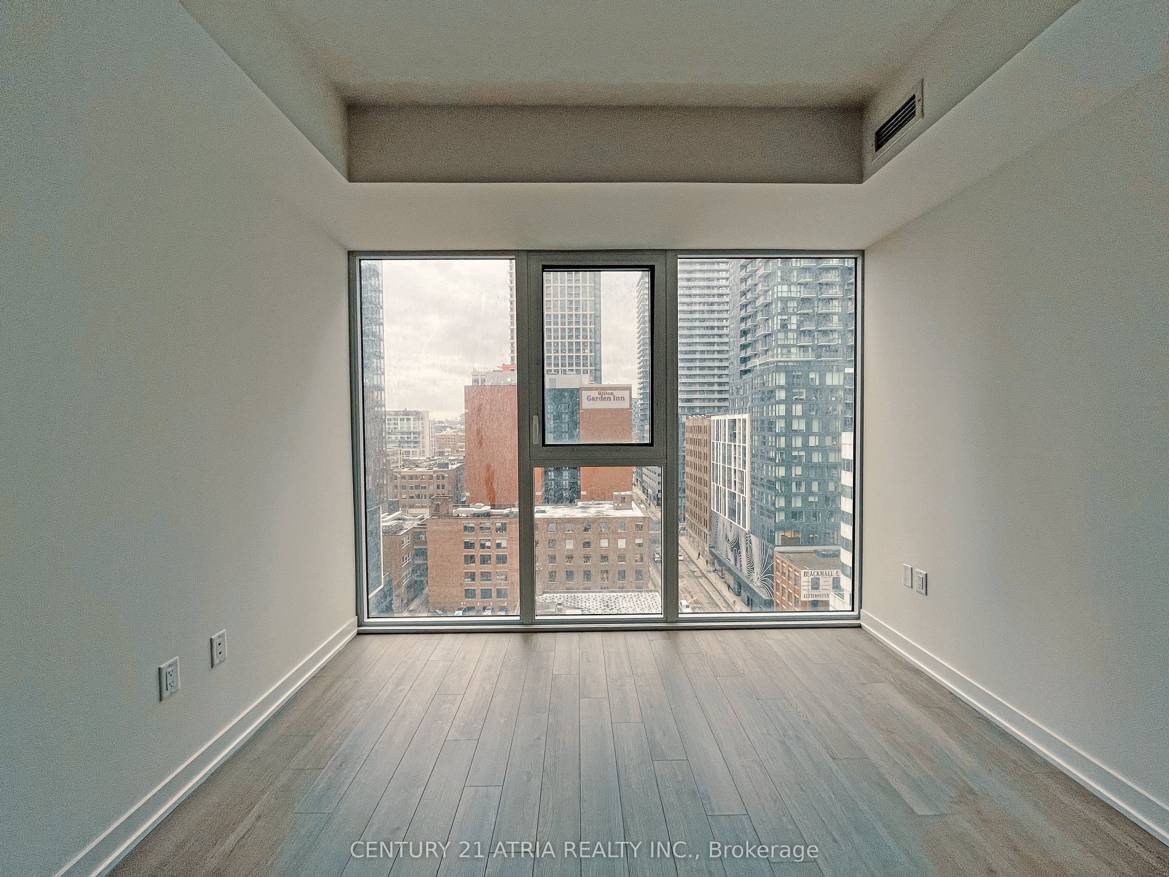 357 King Street W 1002, Toronto, ON M5V 0S7 photo 2