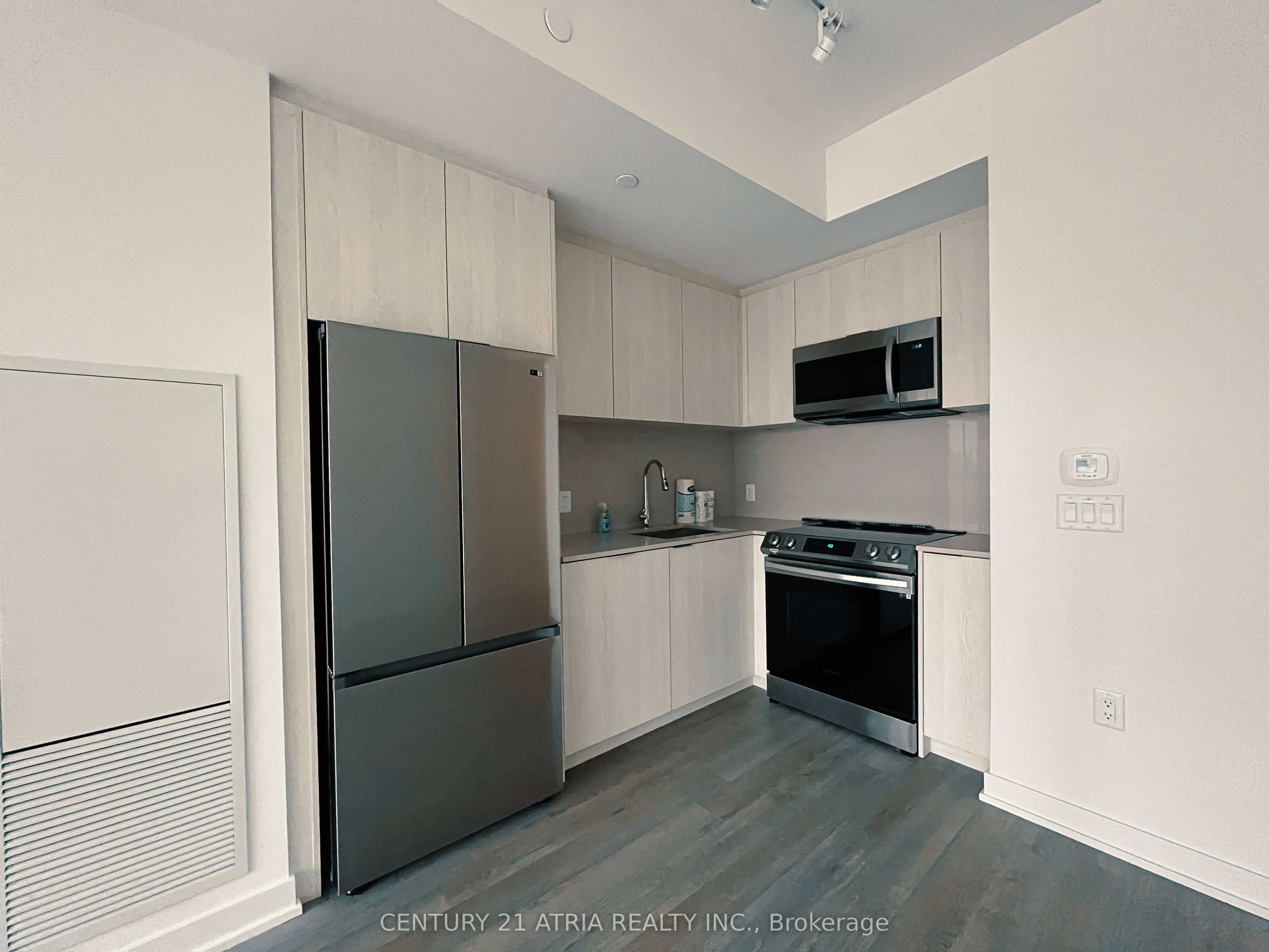 357 King Street W 1002, Toronto, ON M5V 0S7 photo 4