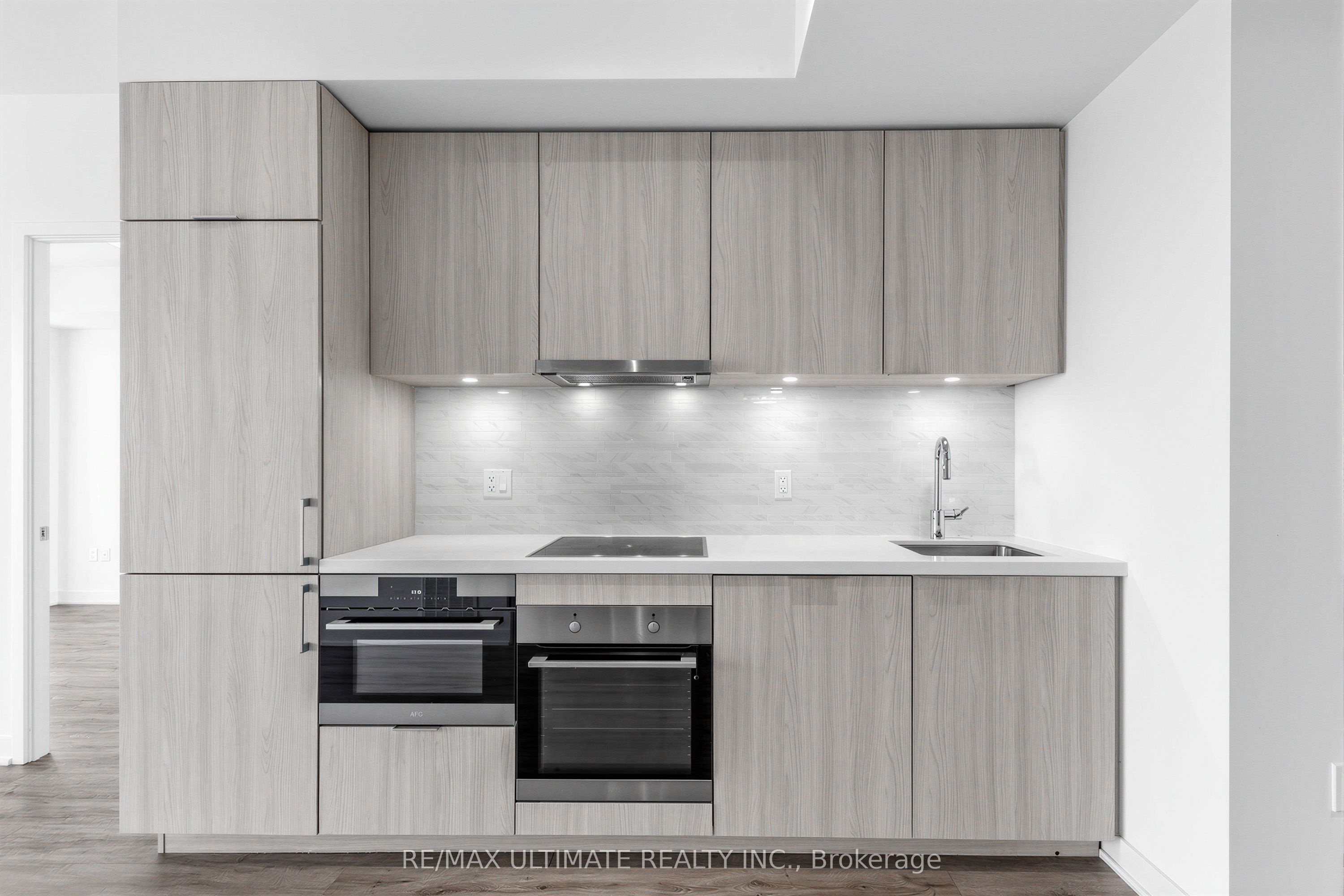 15 Queens Quay E 1901, Toronto, ON M5E 0A5 photo 3