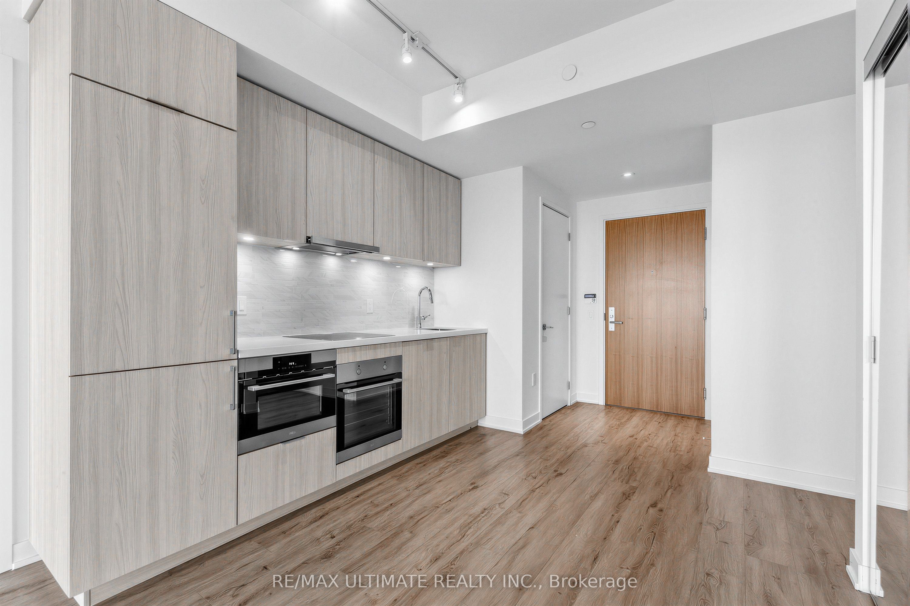 15 Queens Quay E 1901, Toronto, ON M5E 0A5 photo 4