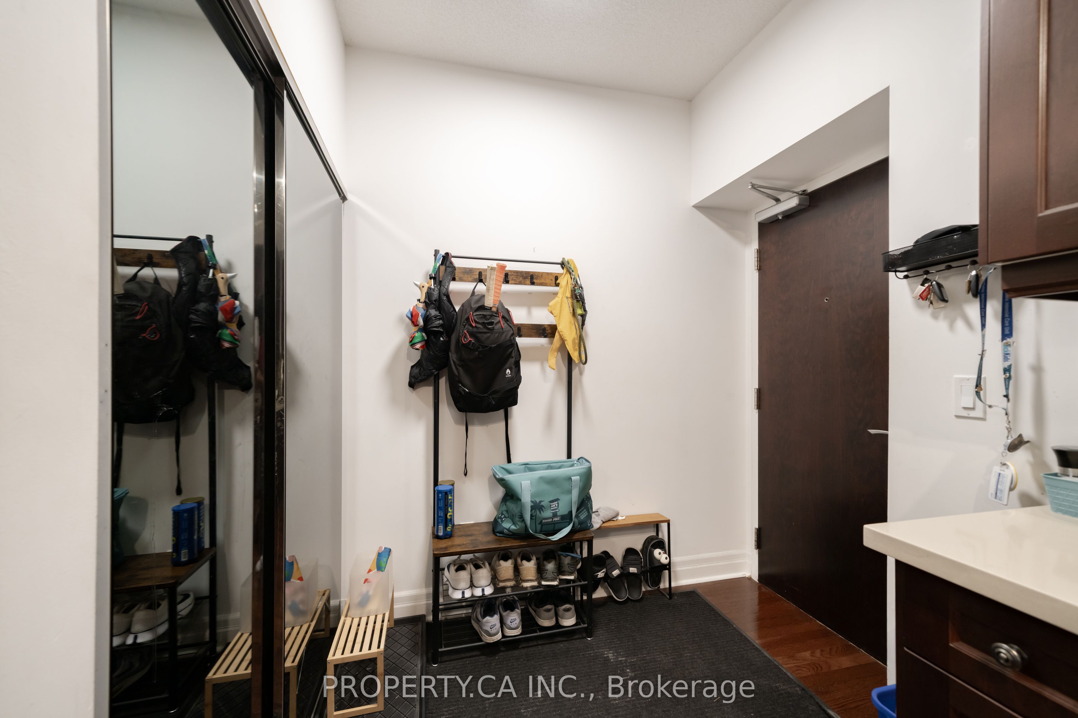 35 Balmuto Street 1804, Toronto, ON M4Y 0A3 photo 3