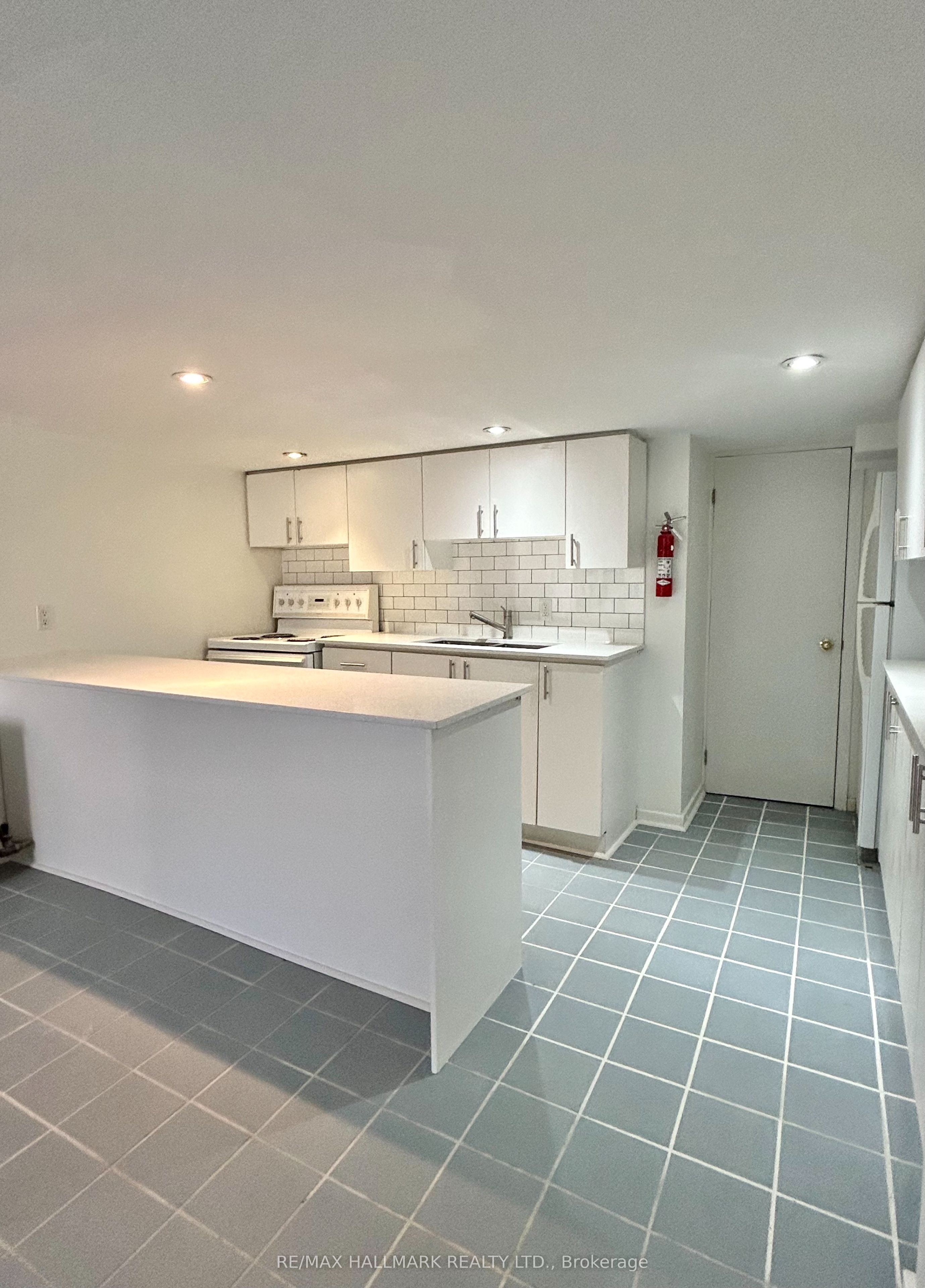 375 Palmerston Boulevard Lower, Toronto, ON M6G 2N5