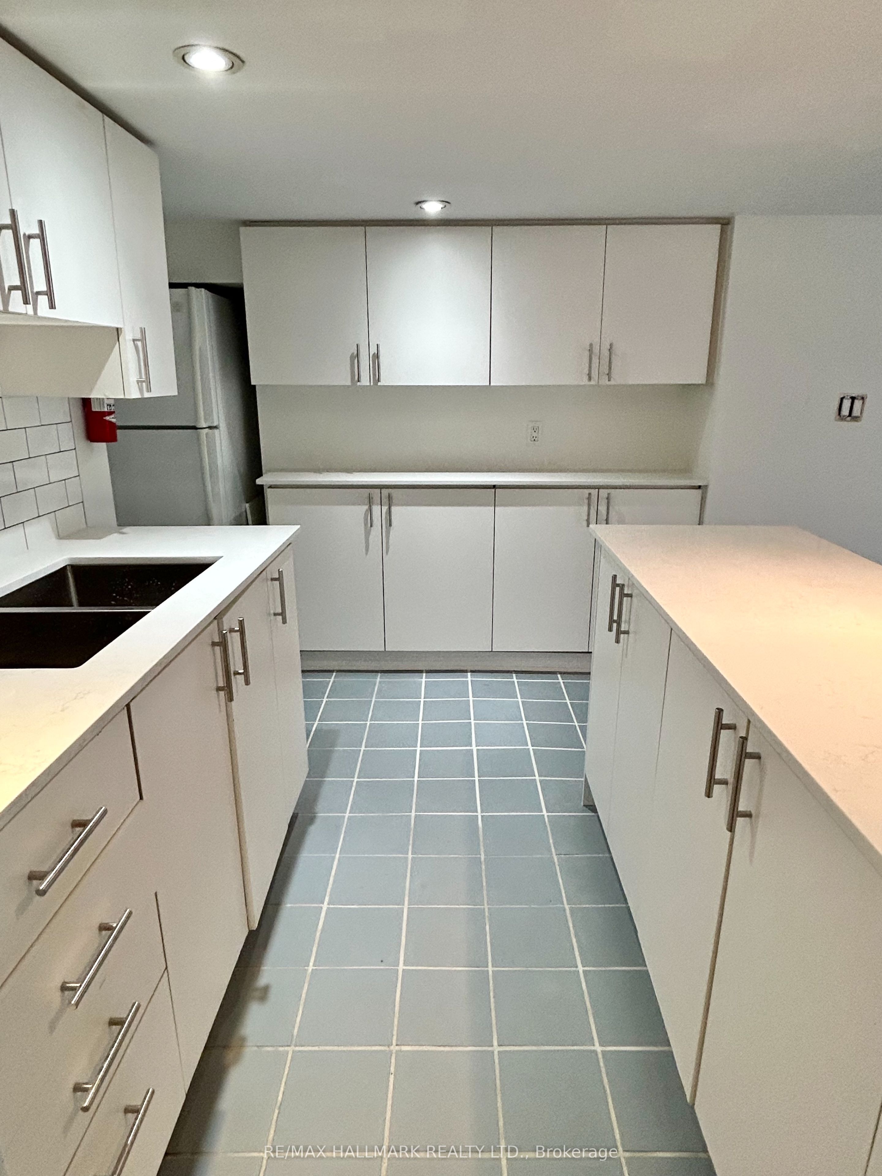 375 Palmerston Boulevard Lower, Toronto, ON M6G 2N5 photo 4