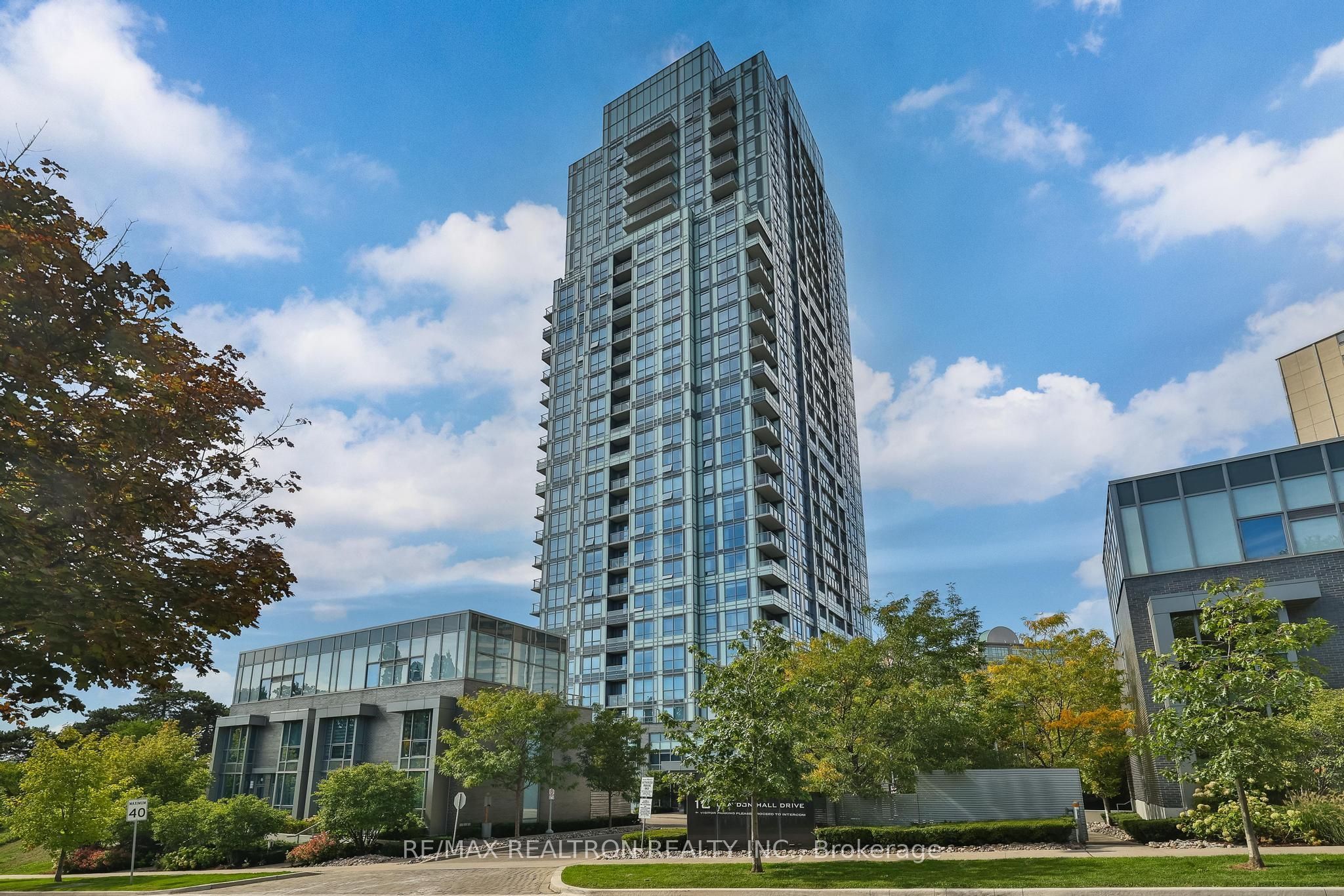18 Graydon Hall Drive 301, Toronto, ON M3A 0A4