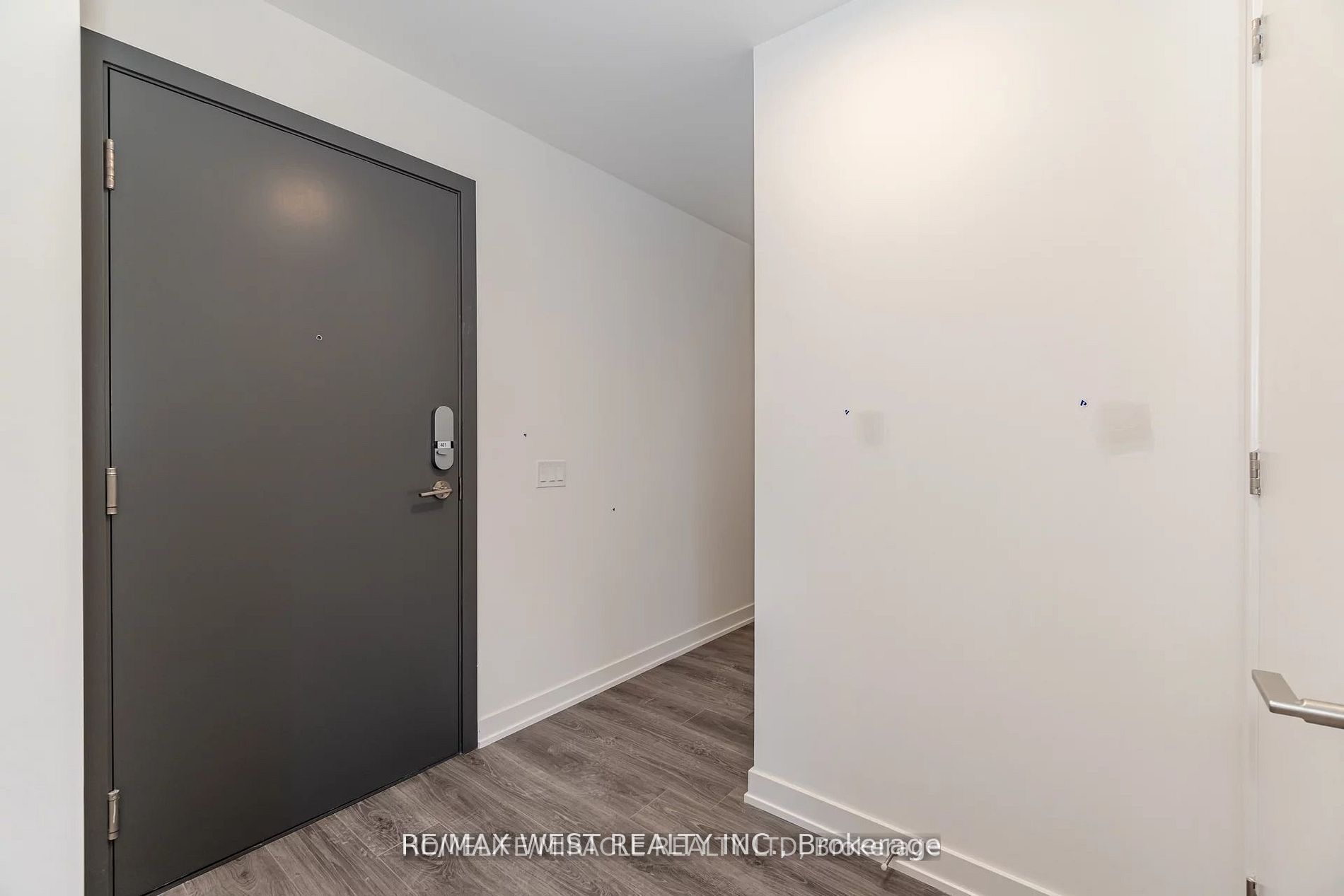 9 Tecumseth Street 401, Toronto, ON M5V 3G4 photo 4