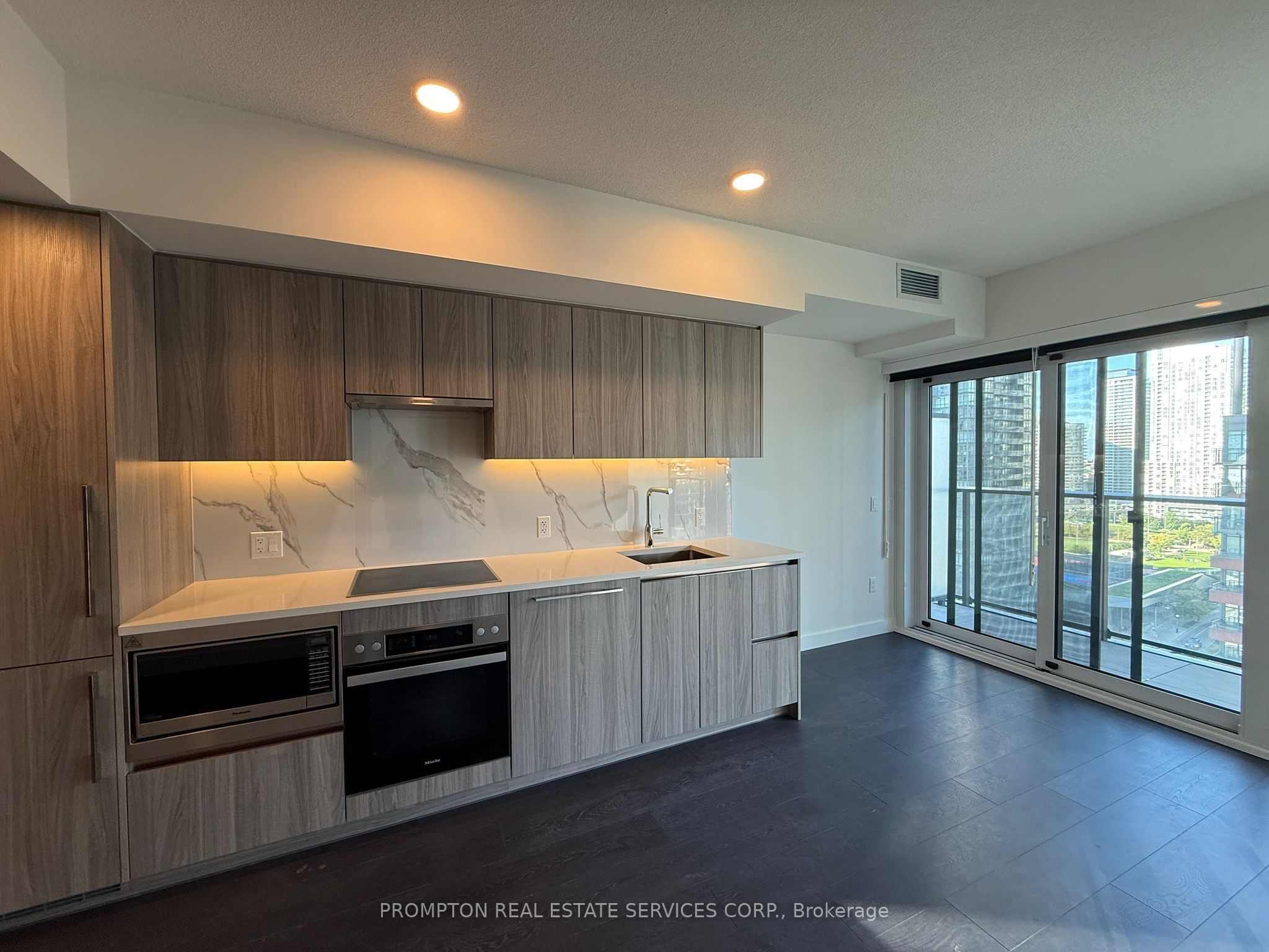 3 Concord Cityplace Way 1715, Toronto, ON M5V 0X4 photo 3