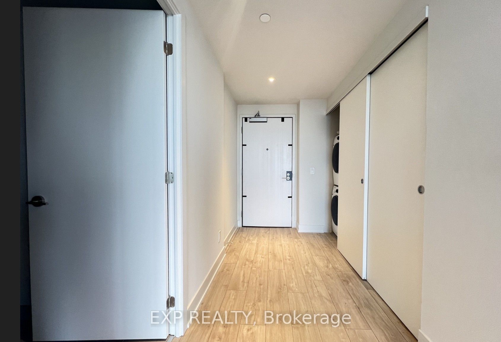 8 Cumberland Street 3707, Toronto, ON M4W 1J5 photo 3