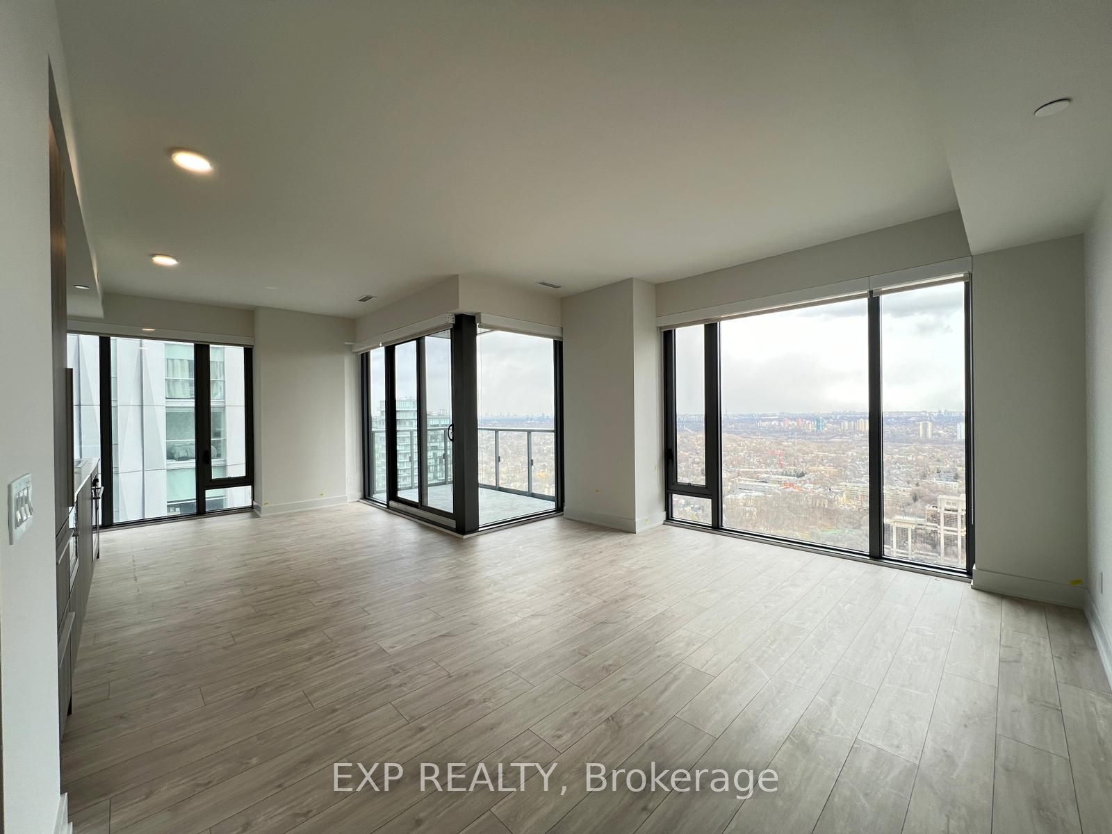 8 Cumberland Street 3707, Toronto, ON M4W 1J5 photo 4