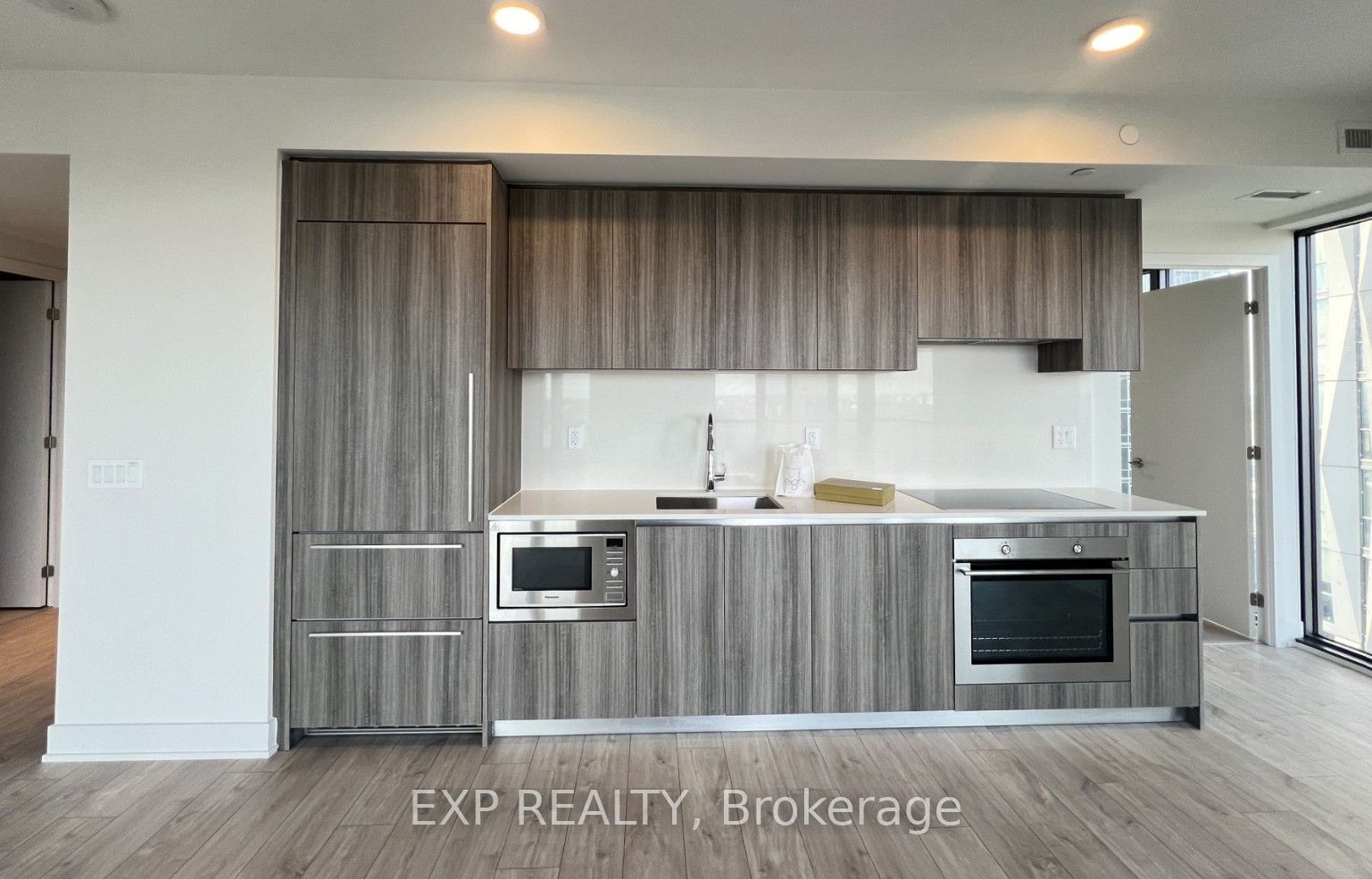 8 Cumberland Street 3707, Toronto, ON M4W 1J5 photo 5