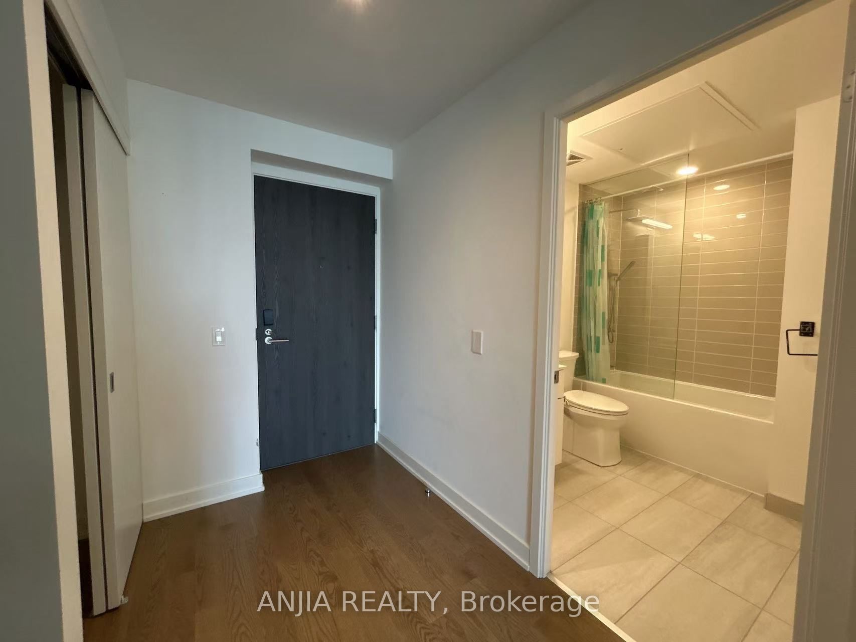 20 Lombard Street 4105, Toronto, ON M5C 0A7 photo 2