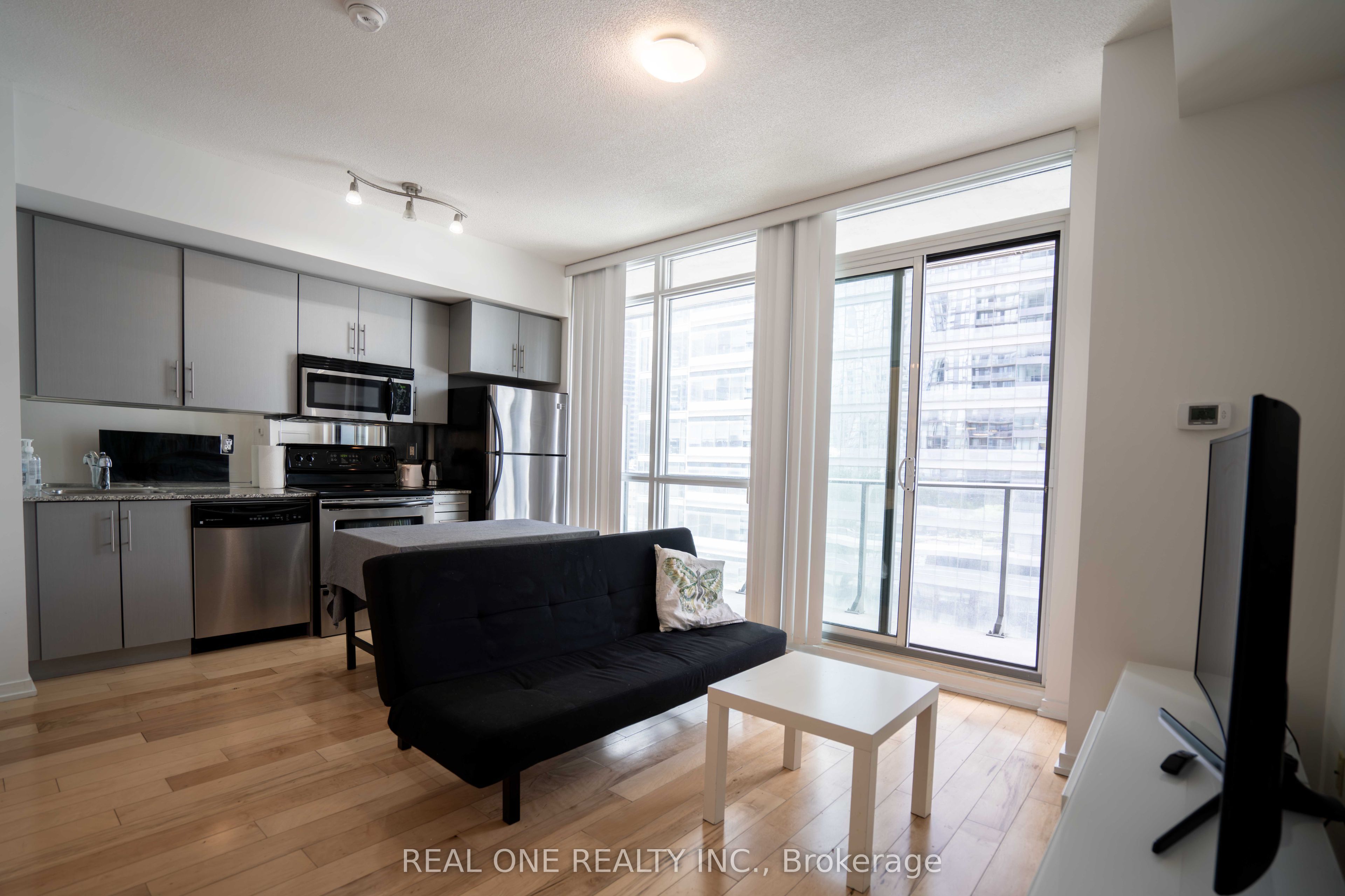 65 Bremner Boulevard 1207, Toronto, ON M5J 0A7 photo 5