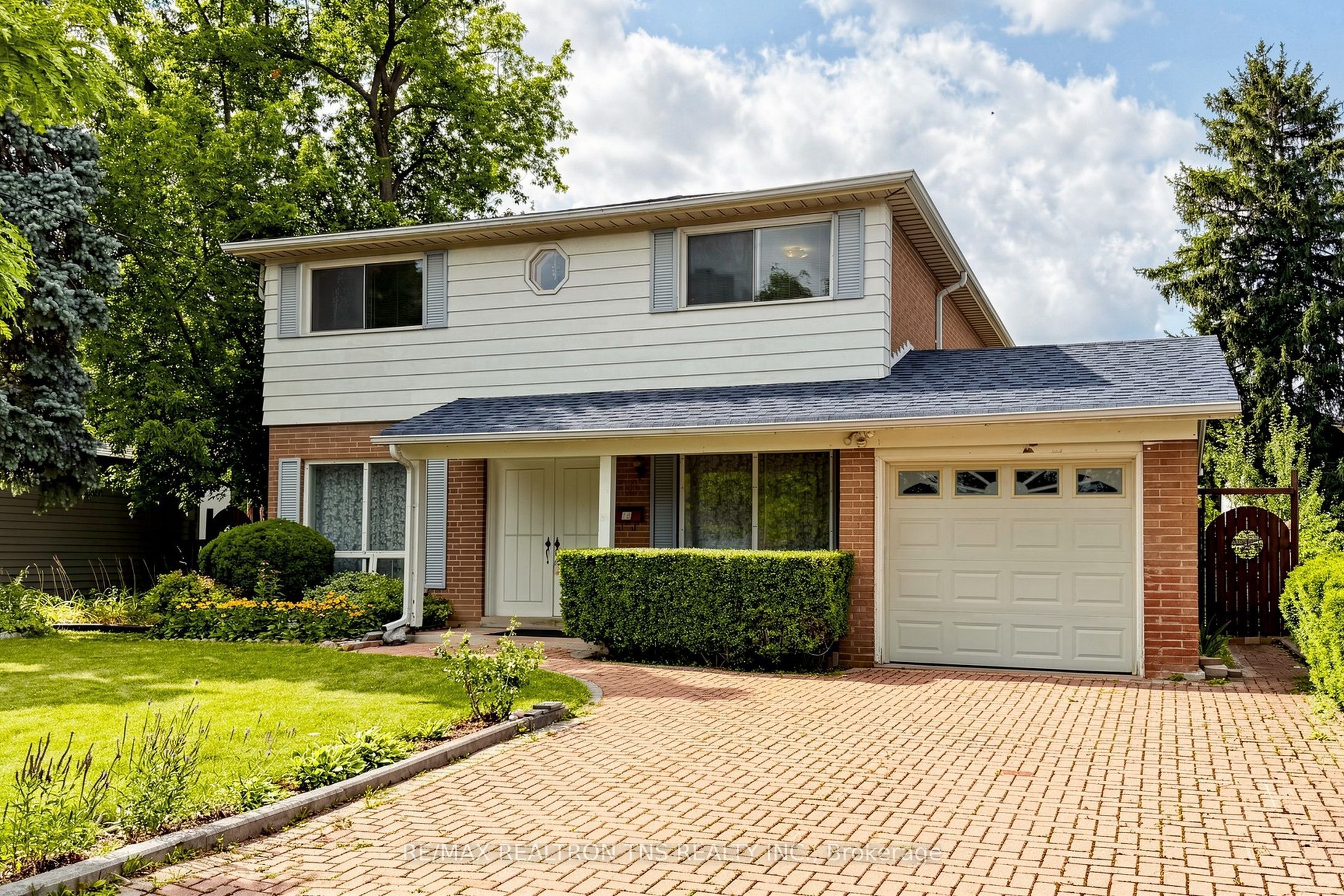 18 Lisburn Crescent, Toronto, ON M2J 2Z5 photo 2