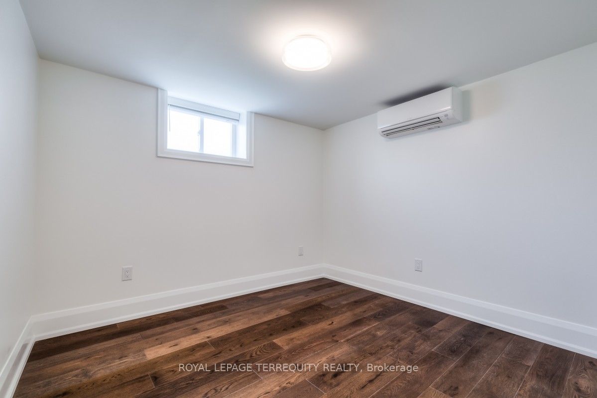674 Eglinton Avenue E Lower, Toronto, ON M4G 2K5 photo 4