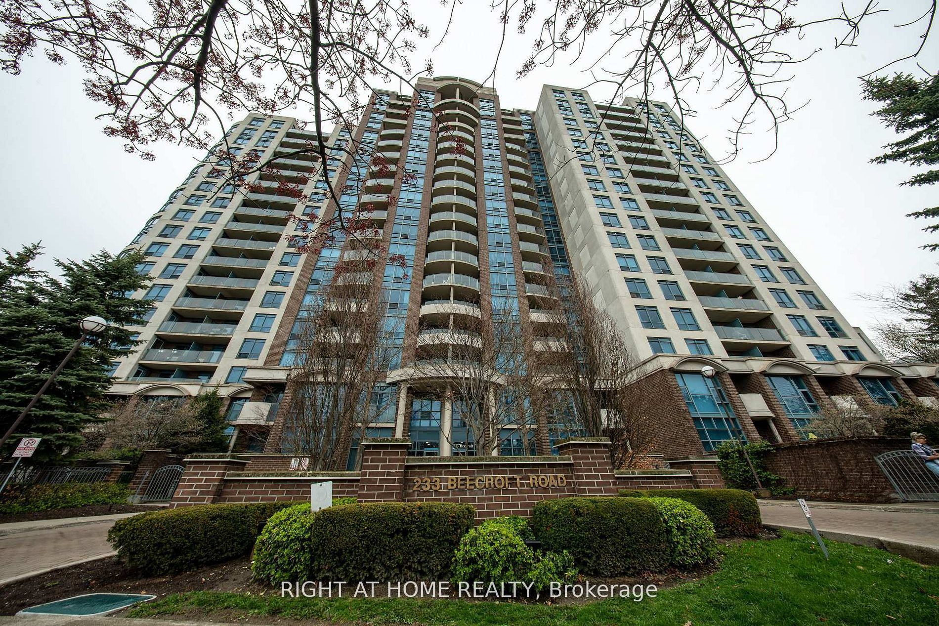 11 Yorkville Avenue 2113, Toronto, ON M4W 0B7