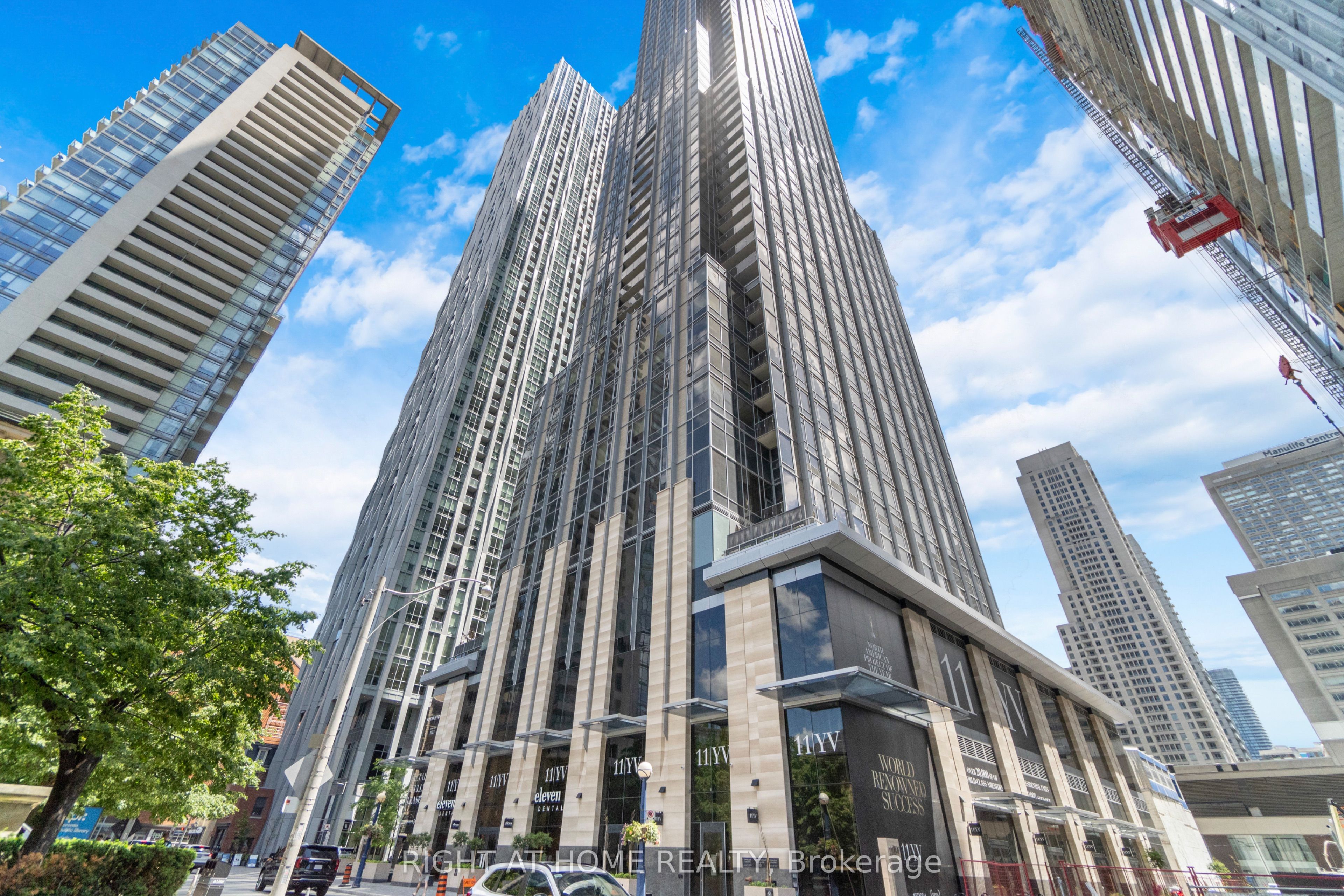 11 Yorkville Avenue 2113, Toronto, ON M4W 0B7 photo 2