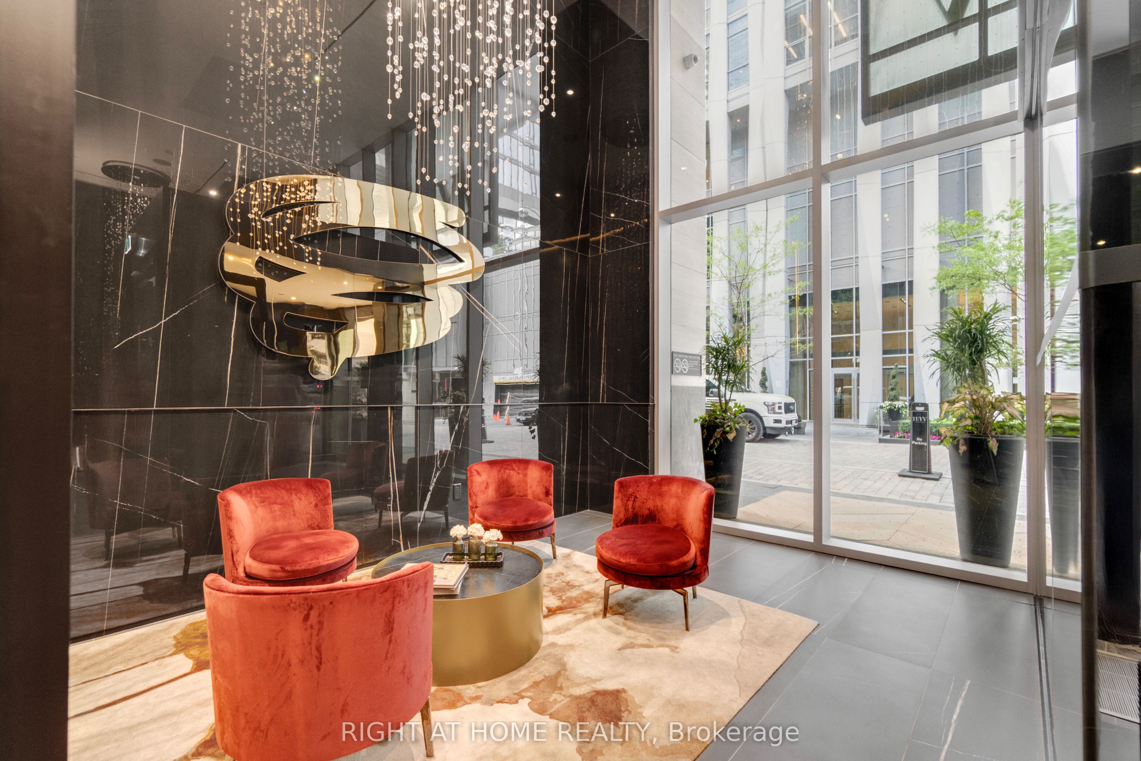 11 Yorkville Avenue 2113, Toronto, ON M4W 0B7 photo 5