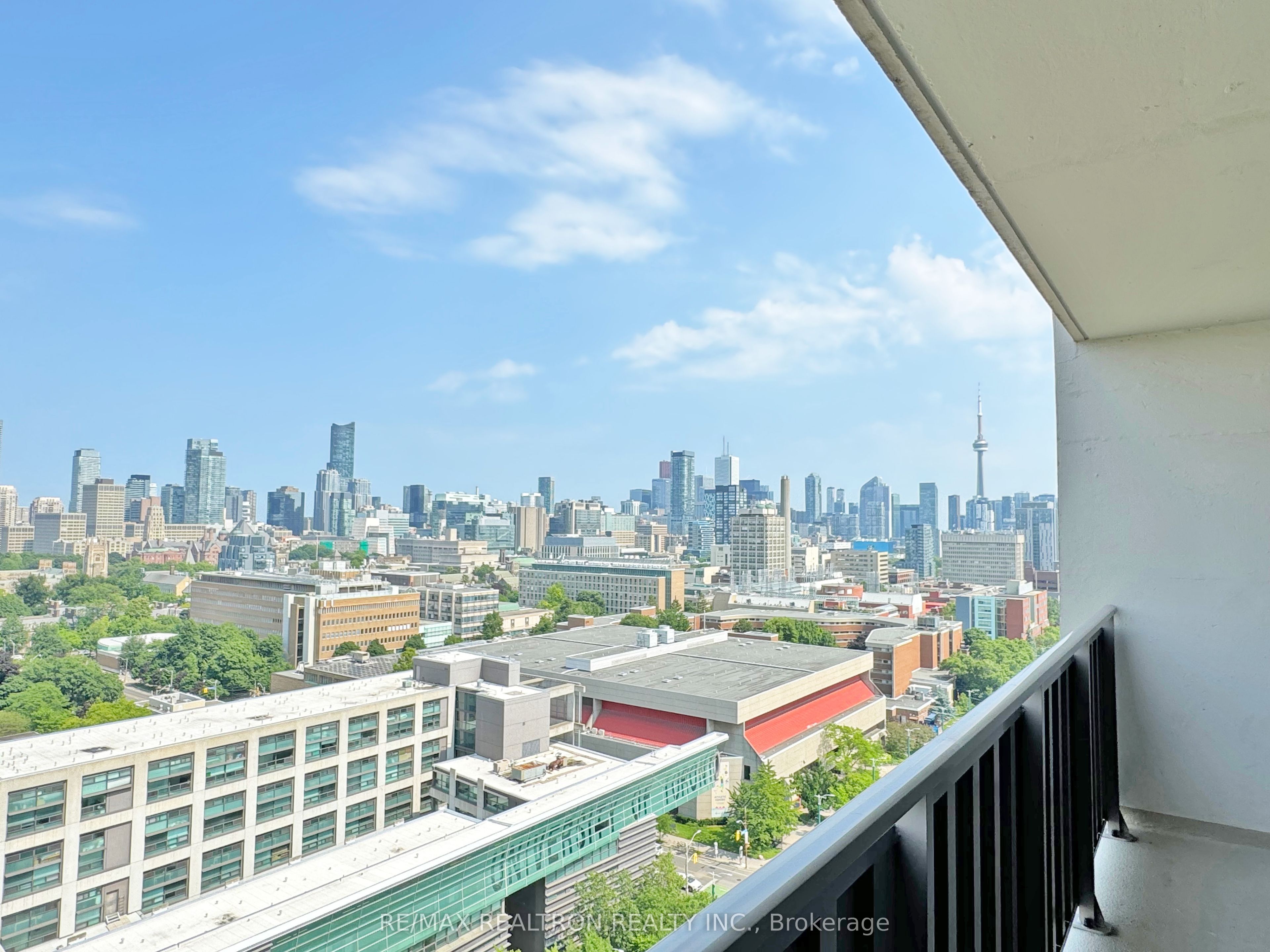 666 Spadina Avenue 810, Toronto, ON M5S 2H8 photo 2