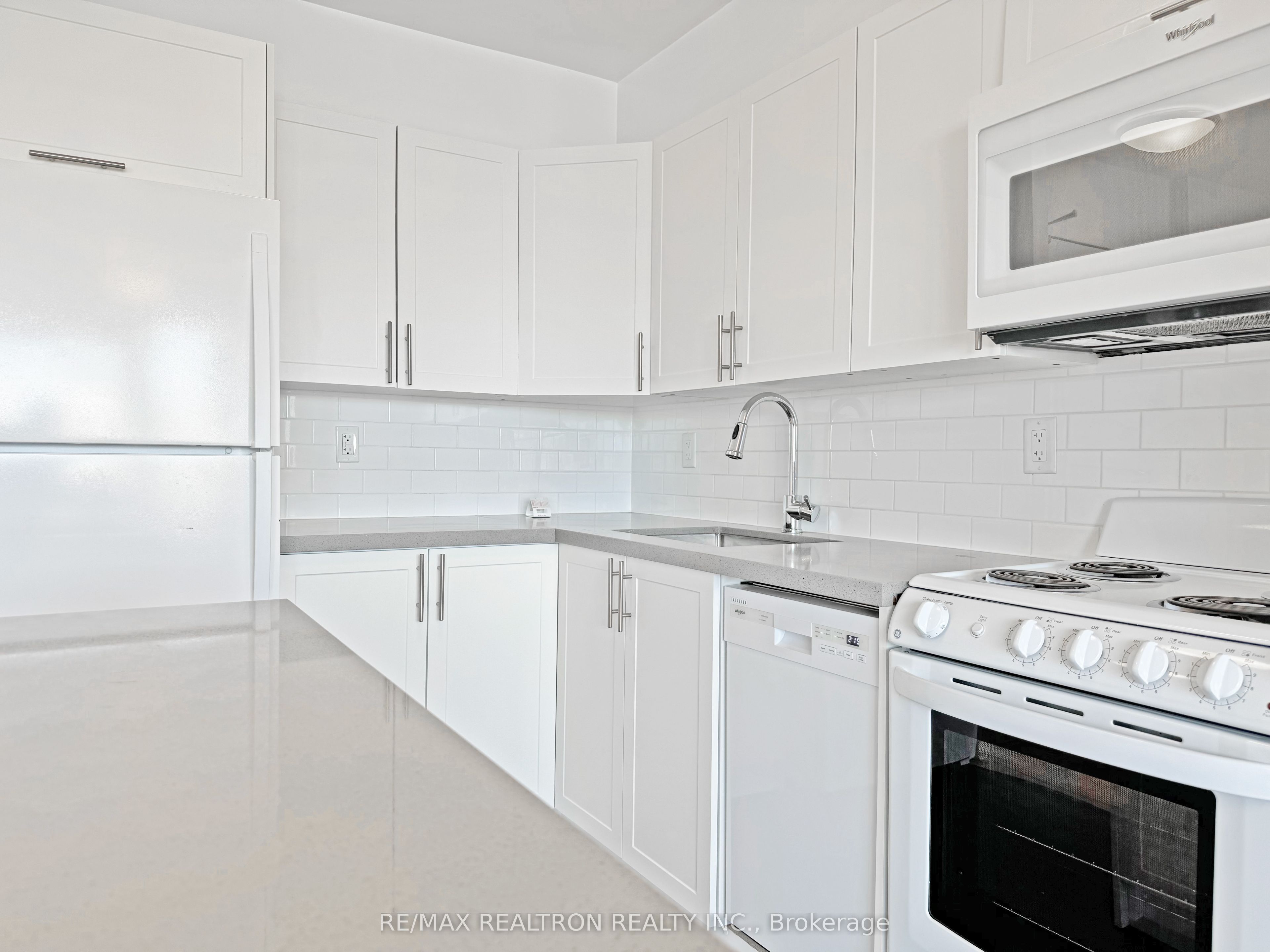 666 Spadina Avenue 810, Toronto, ON M5S 2H8 photo 4