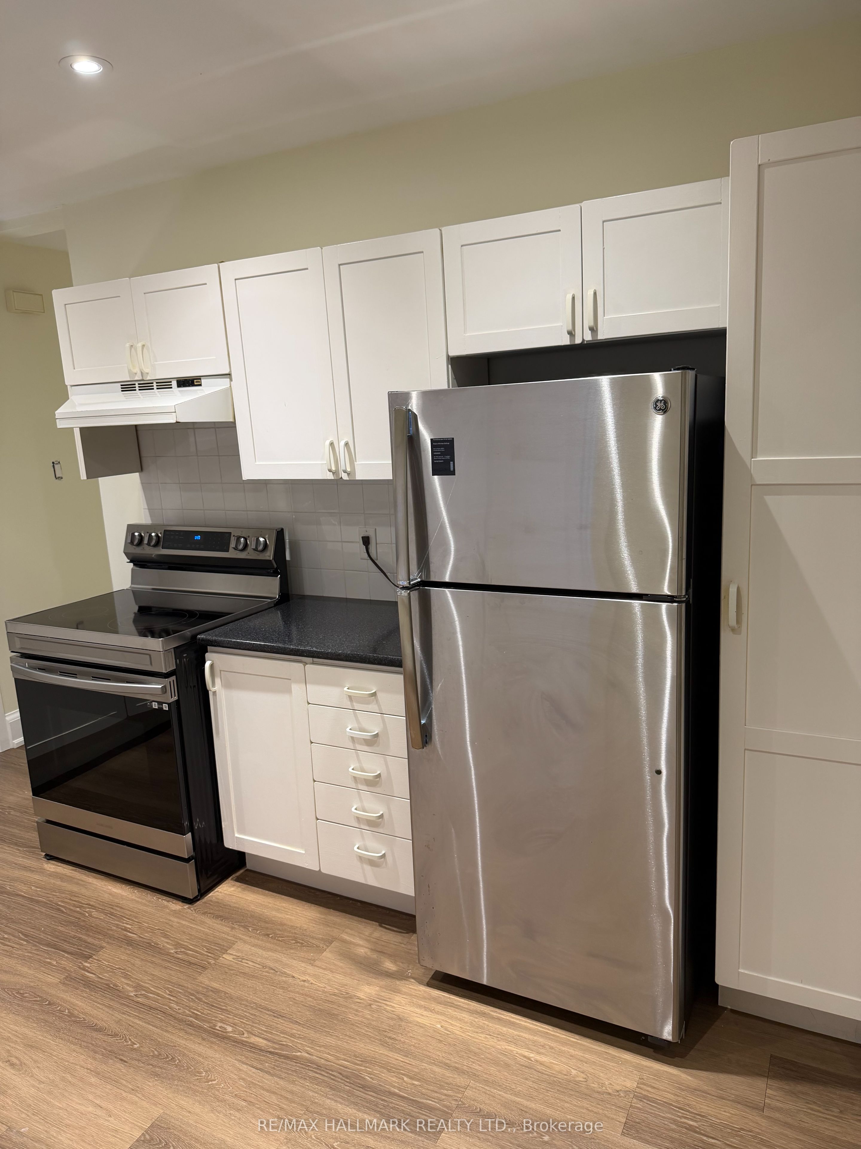 37 Lola Road Main Fl, Toronto, ON M5P 1E5 photo 5