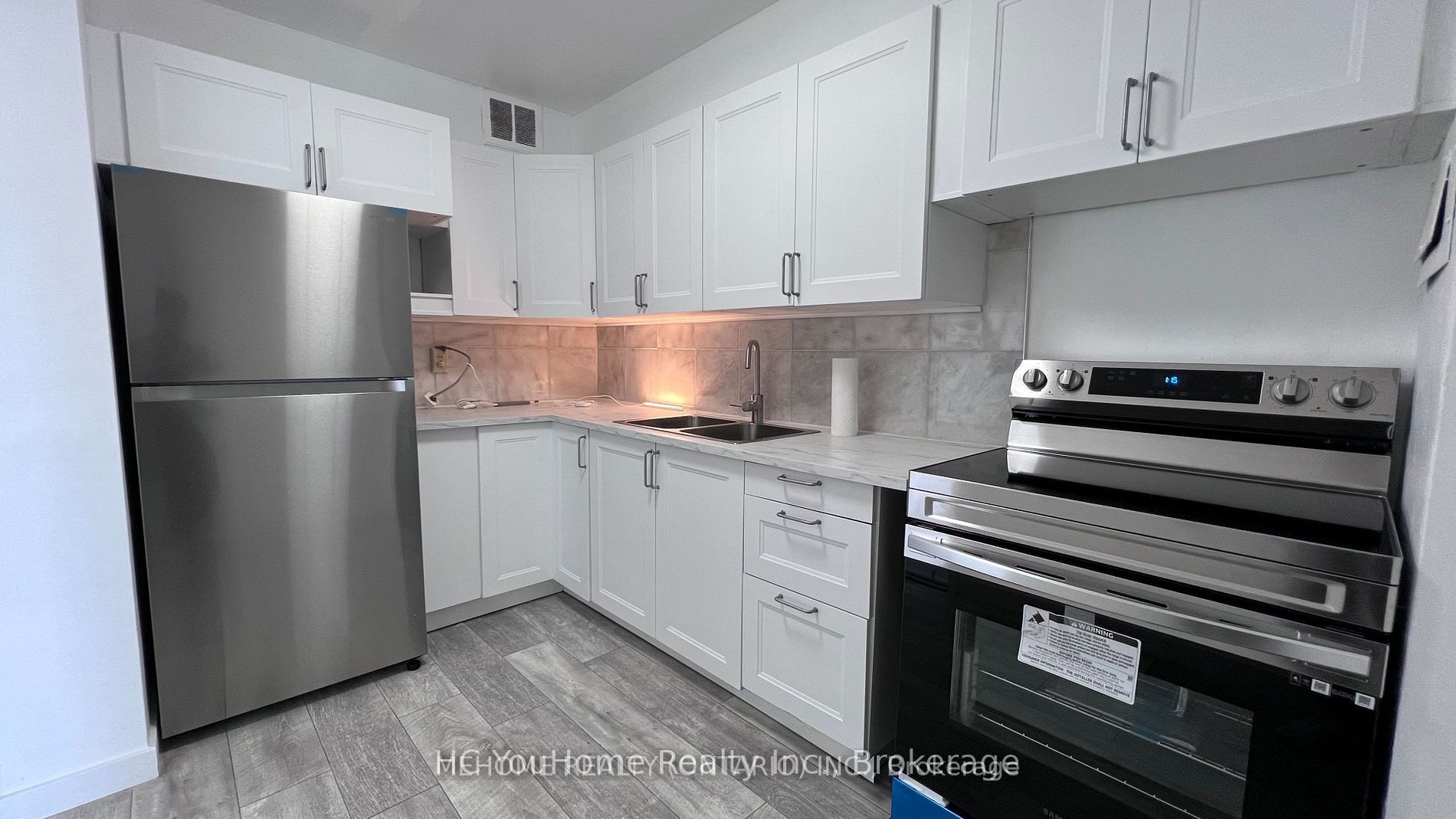 20 Forest Manor Road 1704, Toronto, ON M2J 1M2 photo 3