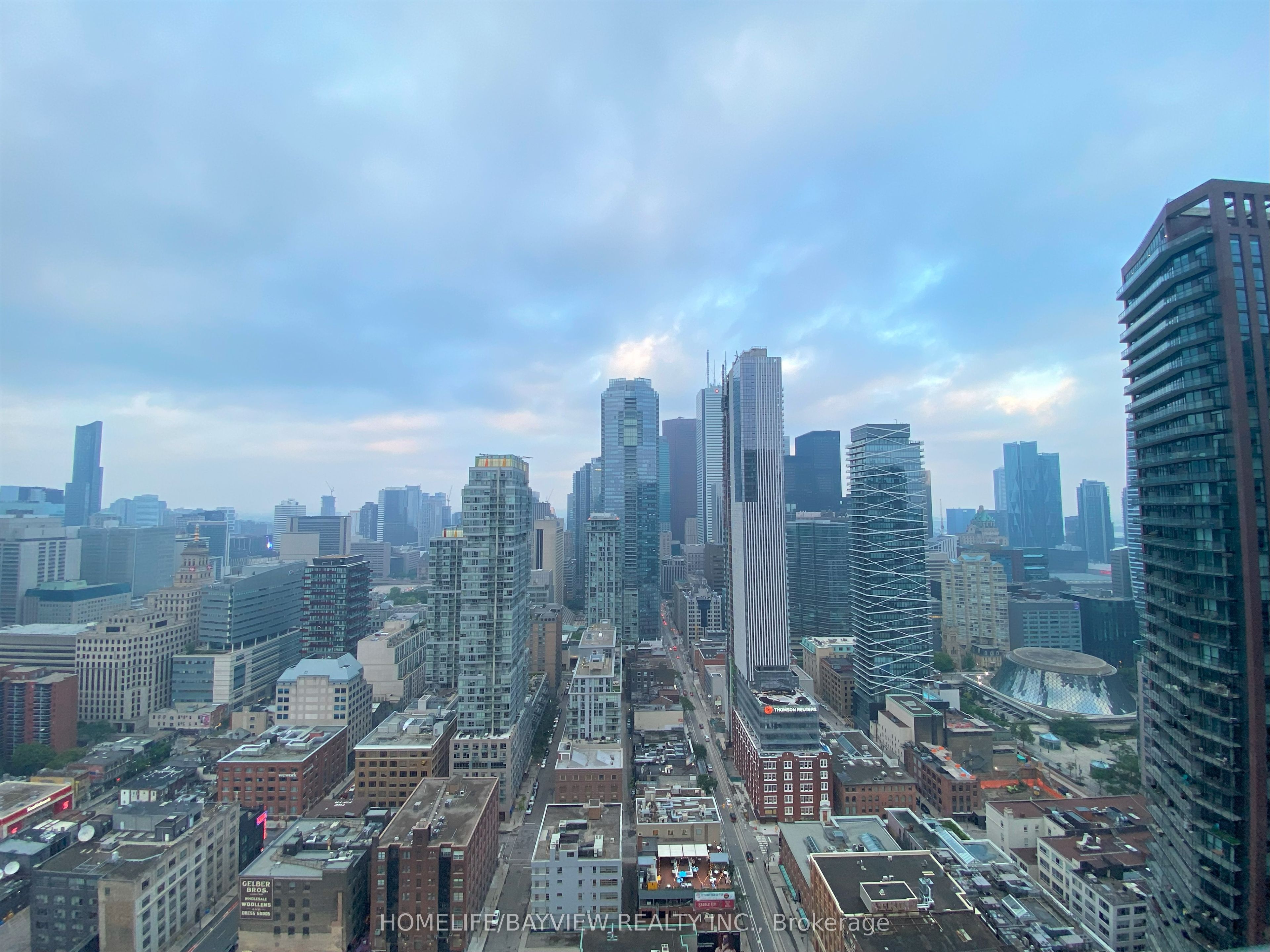 290 Adelaide Street W 3707, Toronto, ON M5V 0P3 photo 2