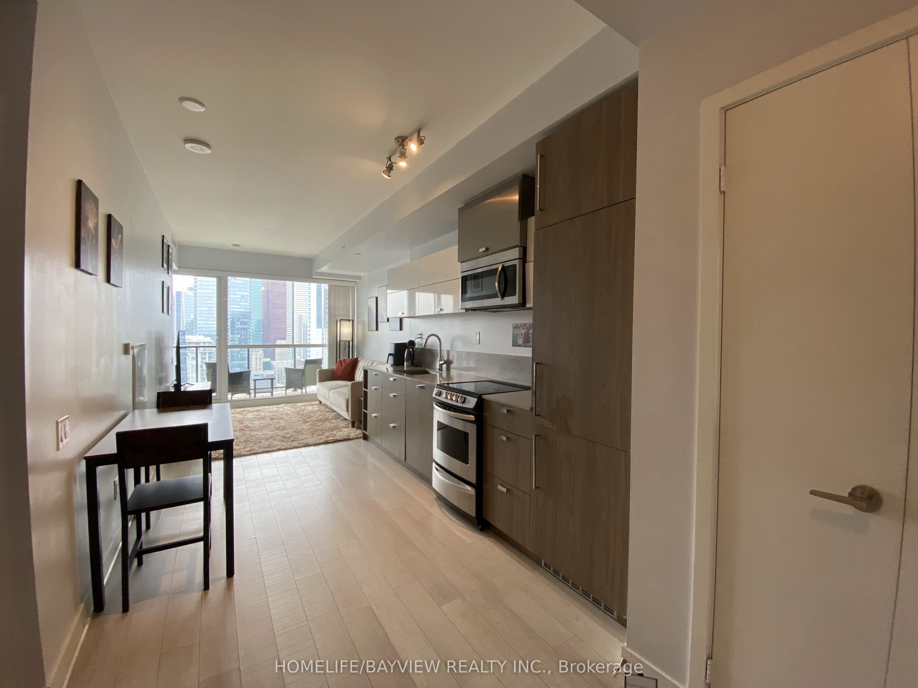 290 Adelaide Street W 3707, Toronto, ON M5V 0P3 photo 3