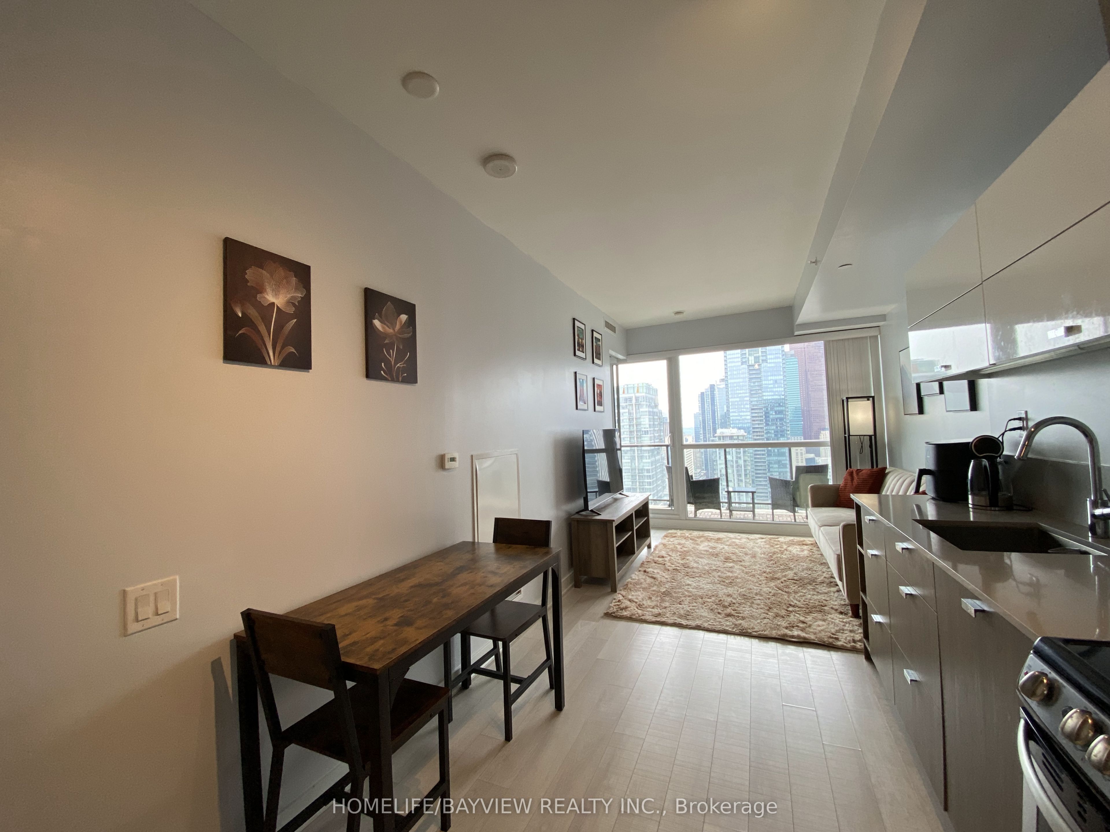 290 Adelaide Street W 3707, Toronto, ON M5V 0P3 photo 5